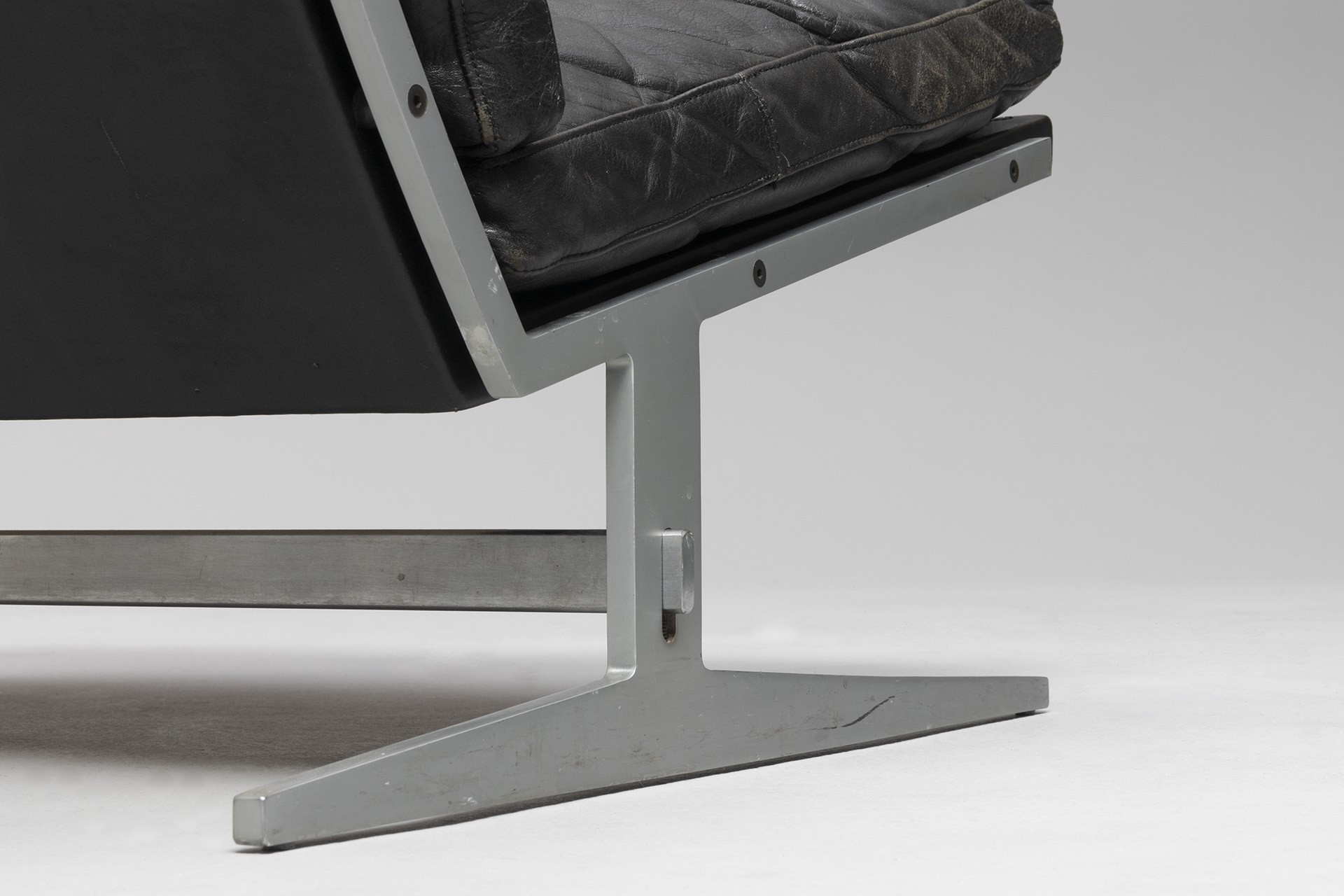 Pair of Lounge Chairs, Model no. BO 561 image 5