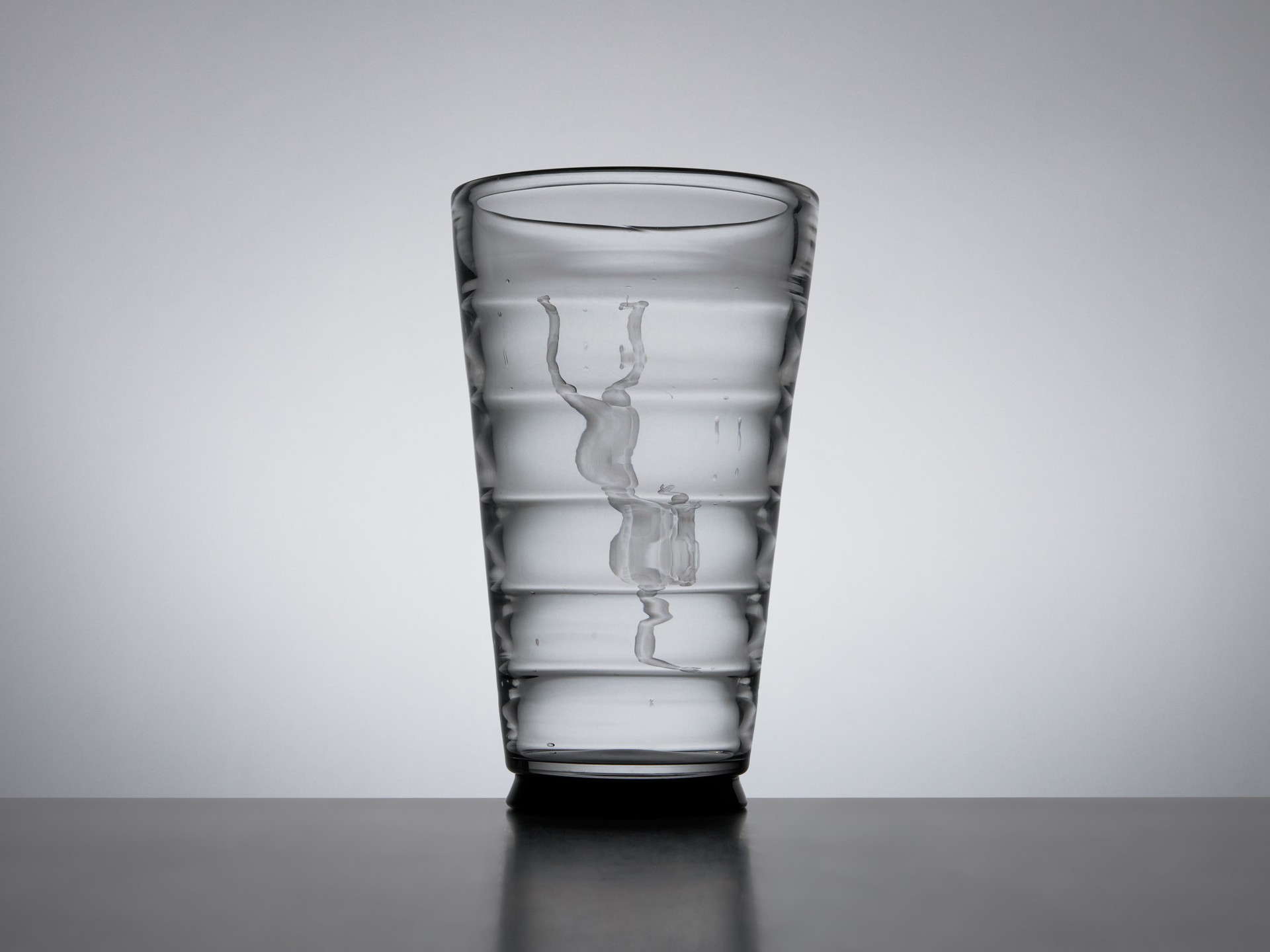 'Diver' Vase image 2