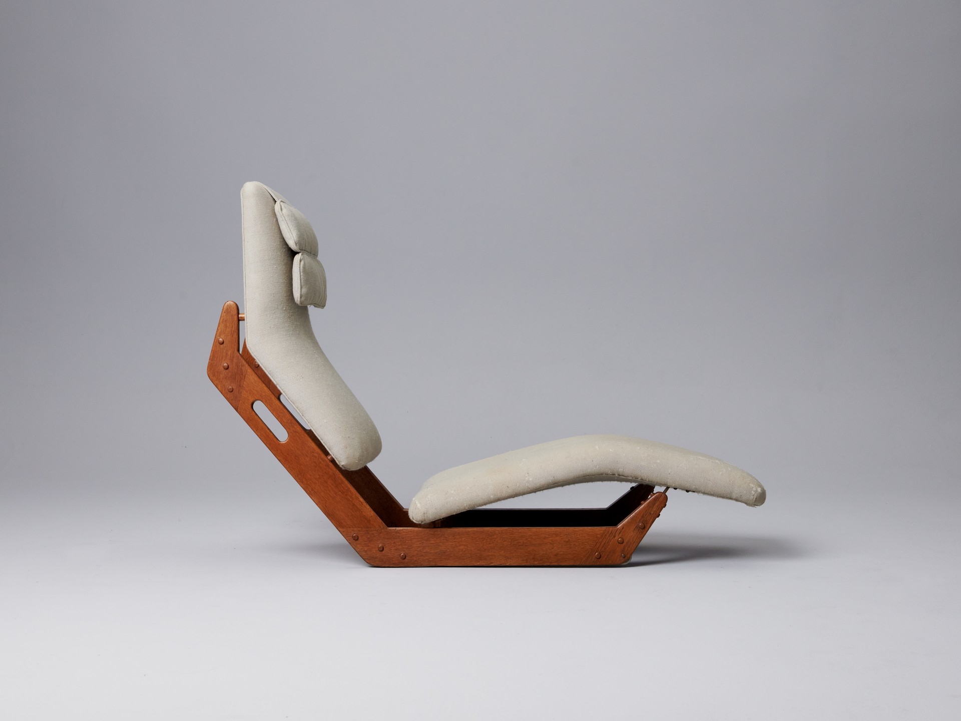 'Dolphin' Chaise Longue