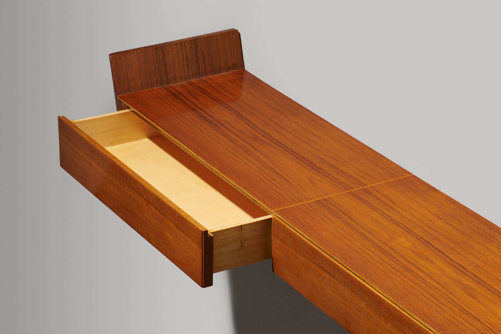 Large Console image 3