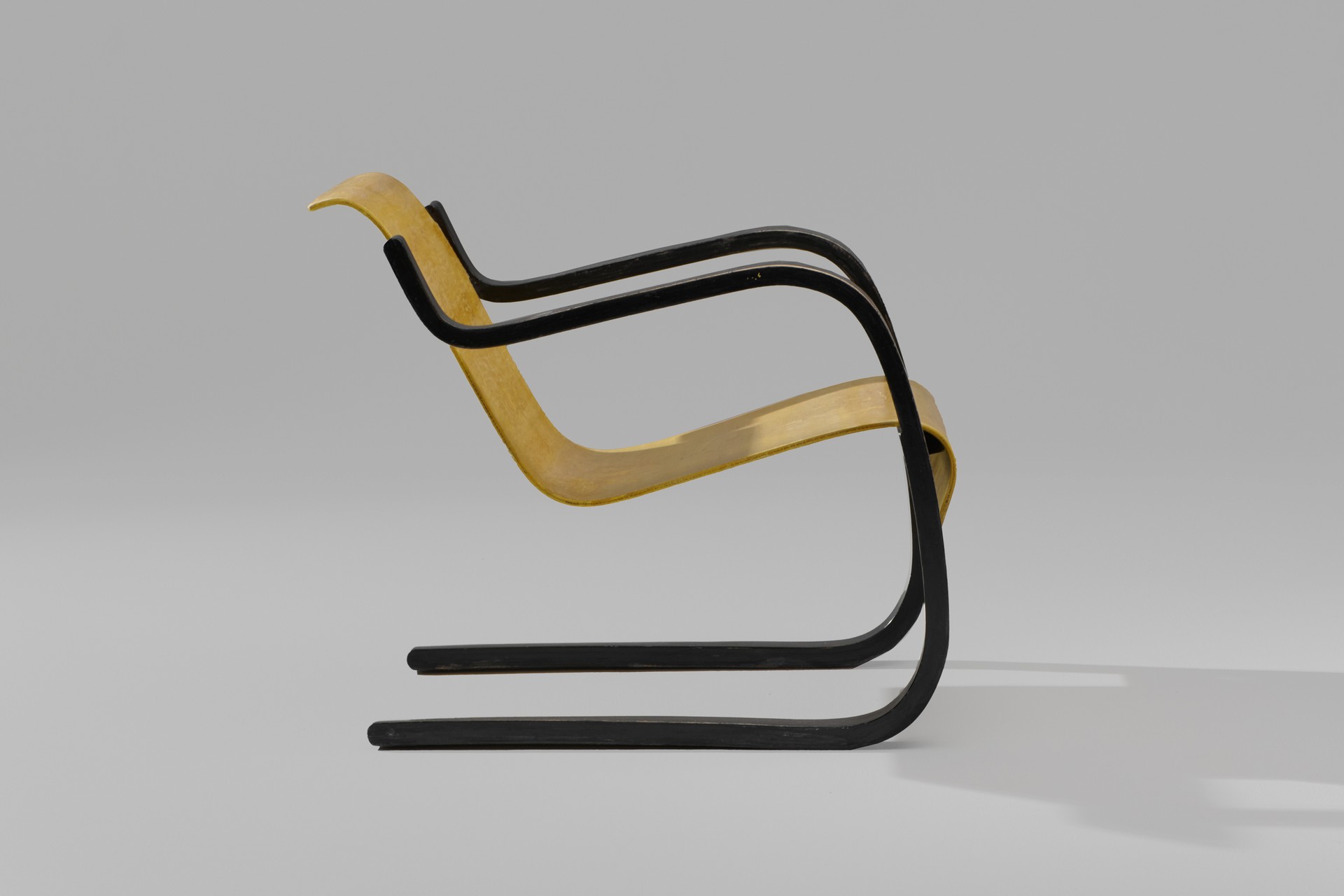 Pair of 'Little Paimio' Armchairs and Occasional Table image 8