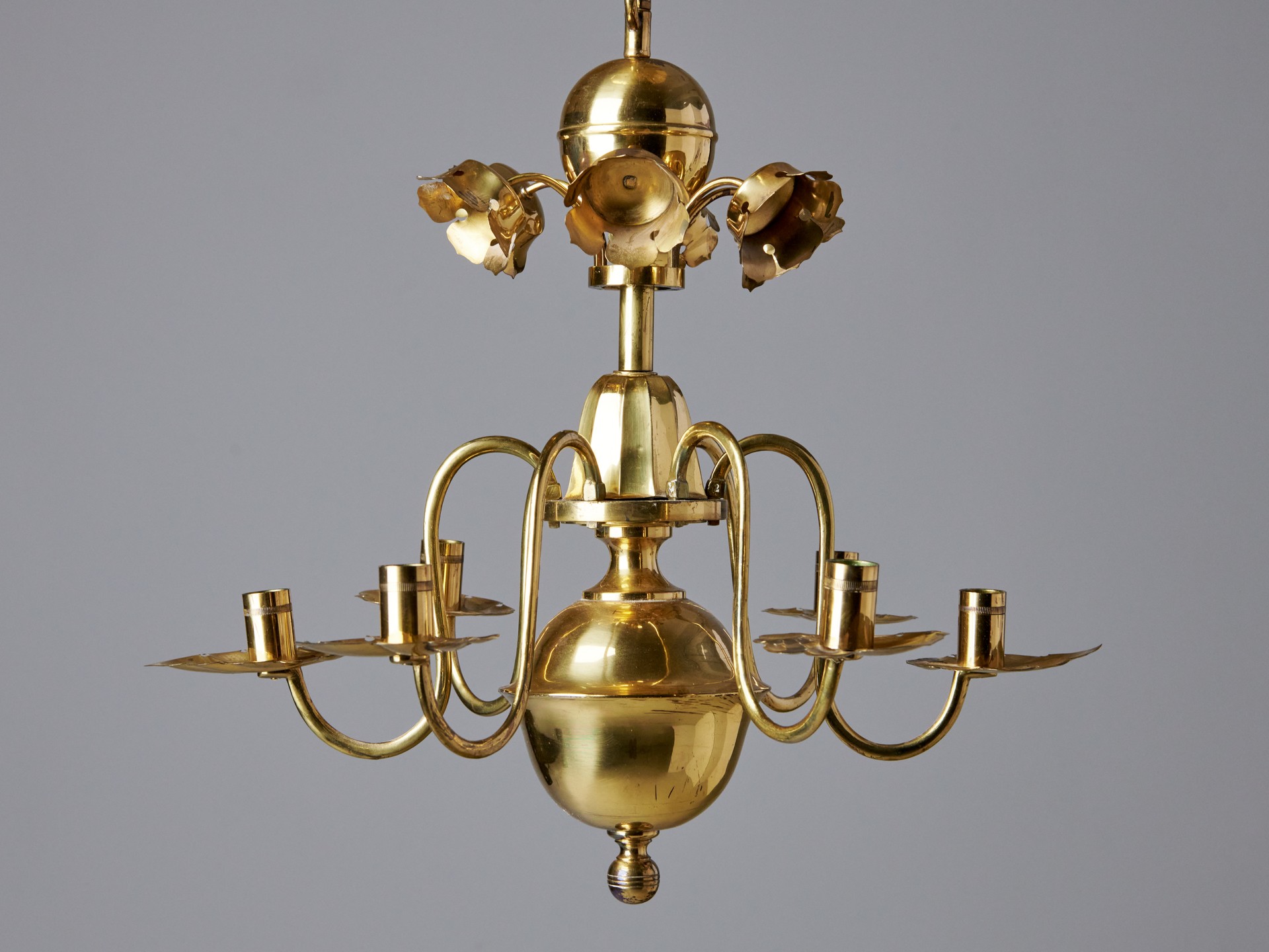 Chandelier image 3