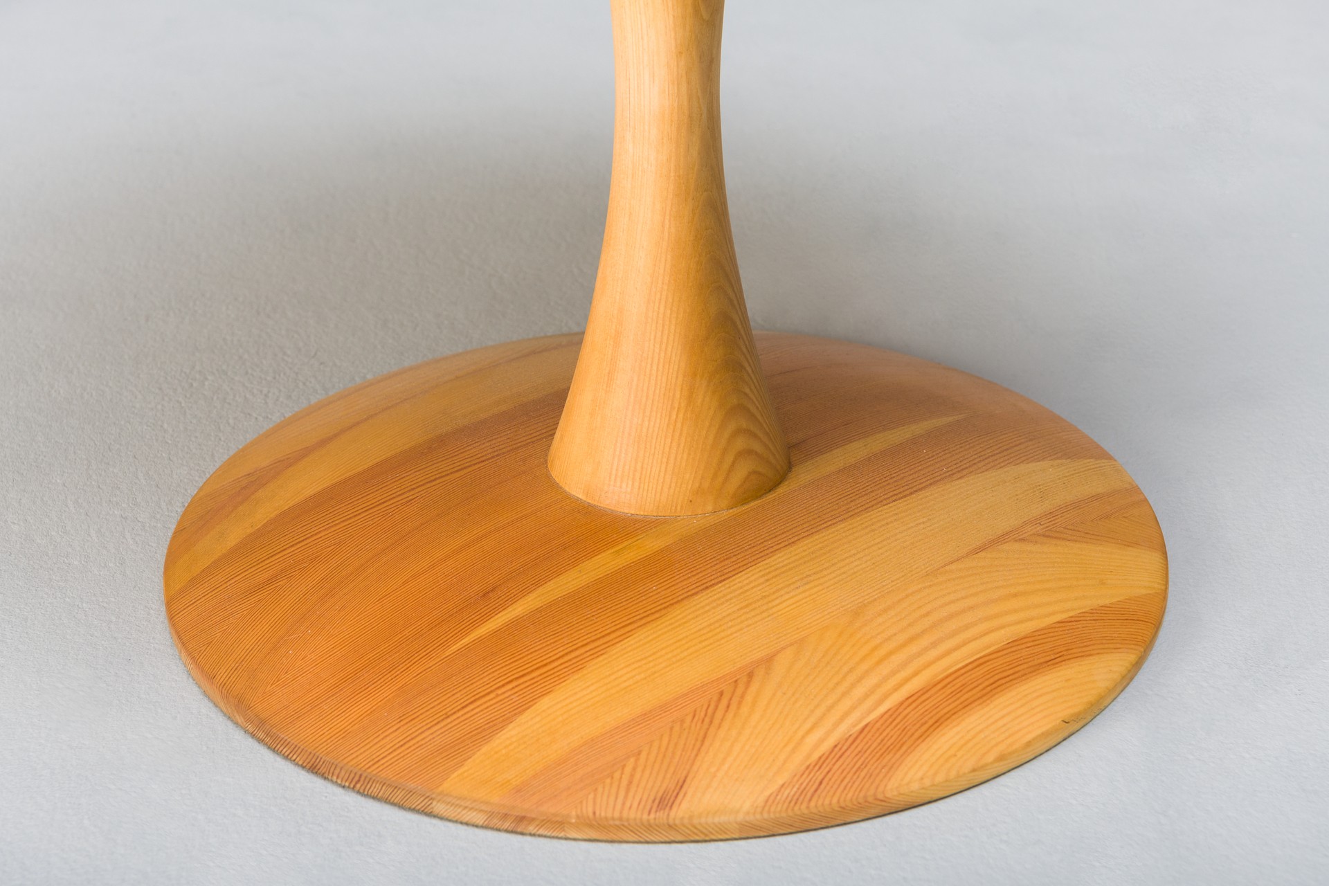 'Trisse' Table image 3