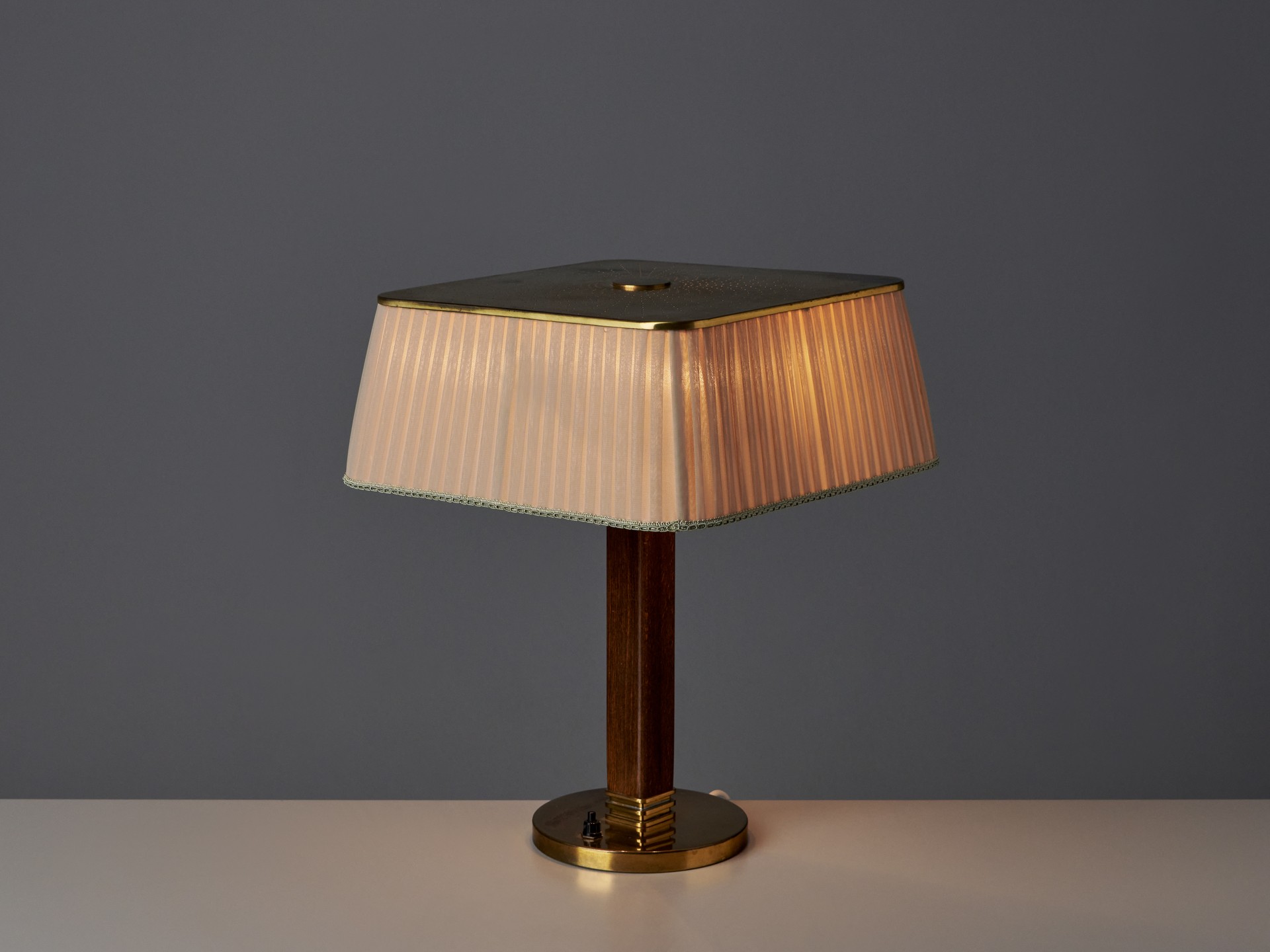 Table Lamp image 3