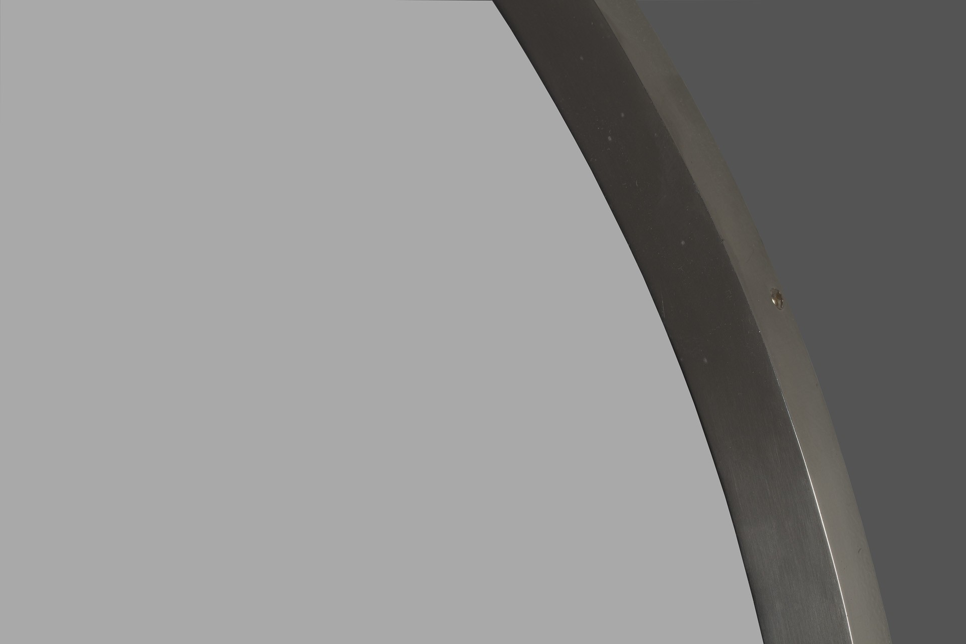 Large round mirror image 3