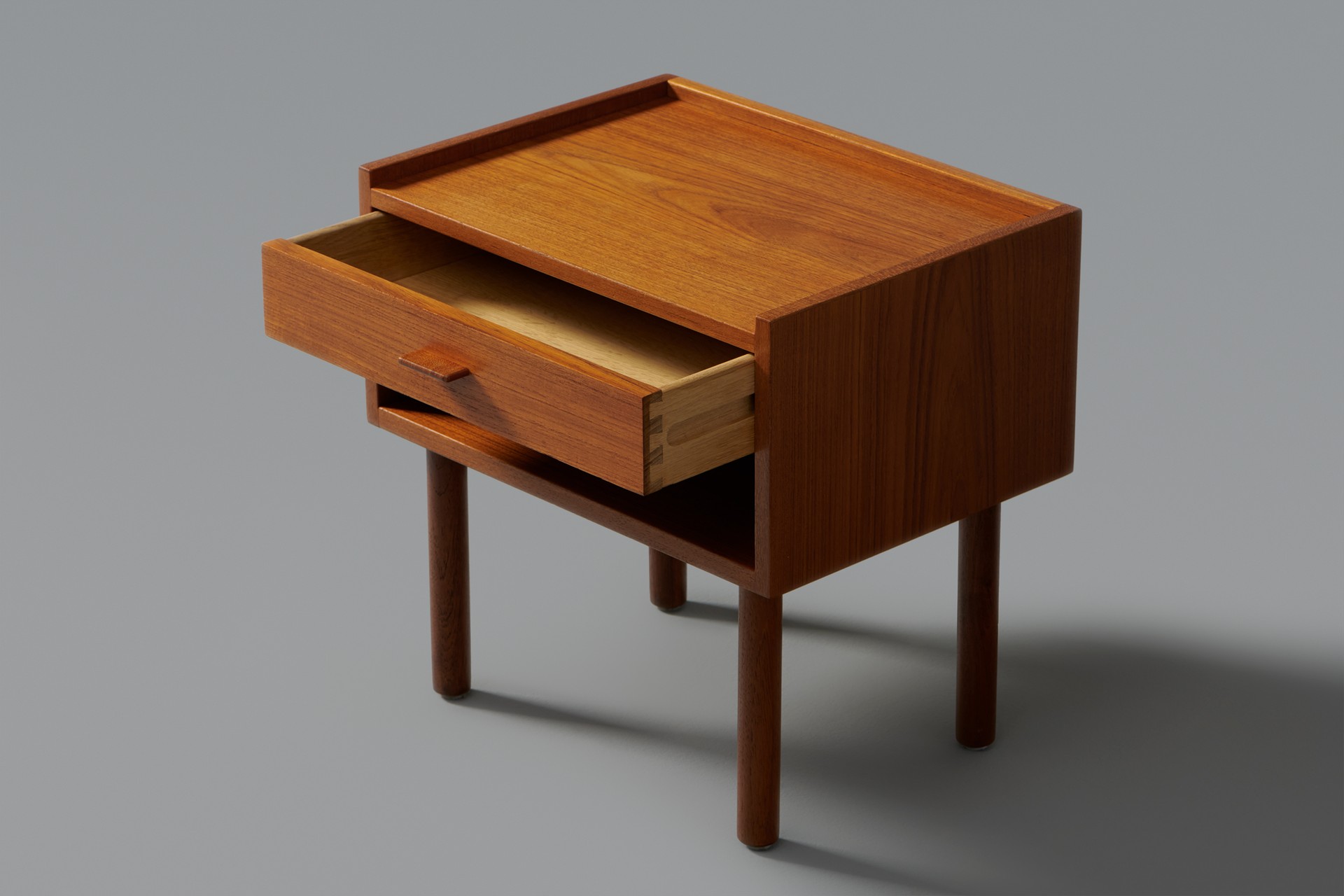 Pair of Bedside Tables, Model no. GE 430 image 5