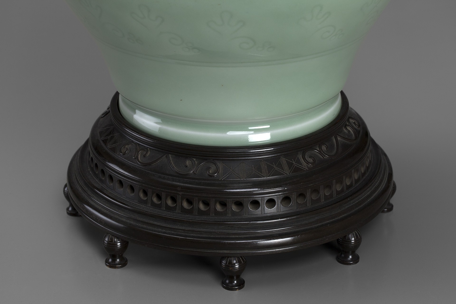Urn image 3