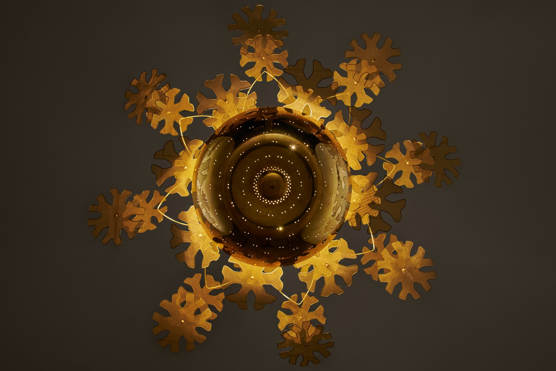 'Snowflake' Chandelier image 7