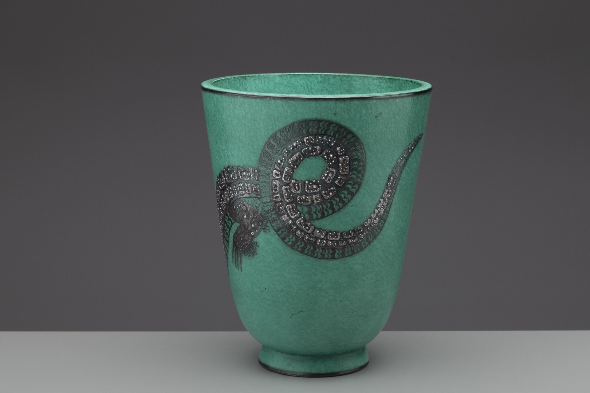Dragon Vase image 3