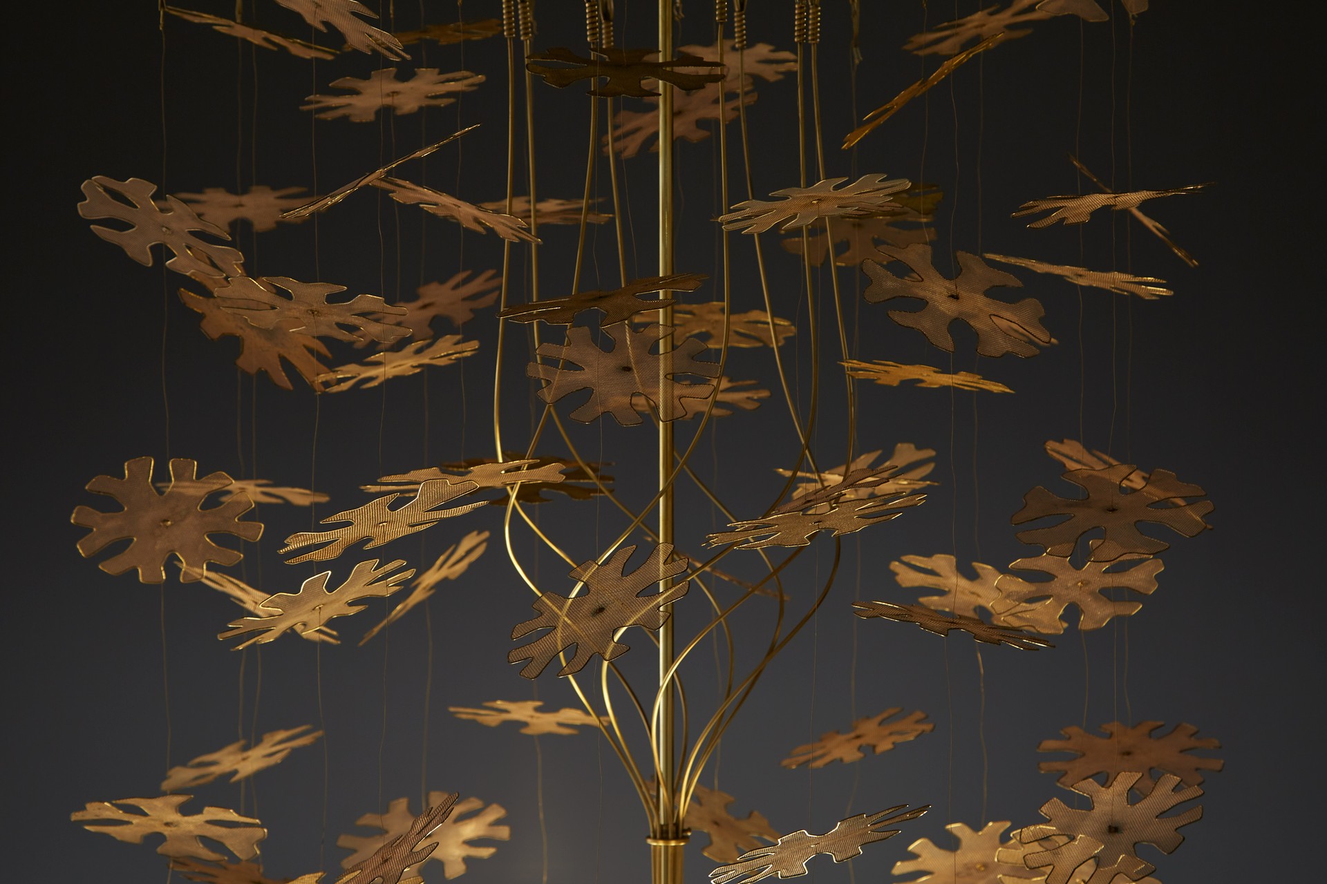 Large 'Snowflake No. 1' Chandelier, Model no. 9014, from the 'Fantasia' Series image 3