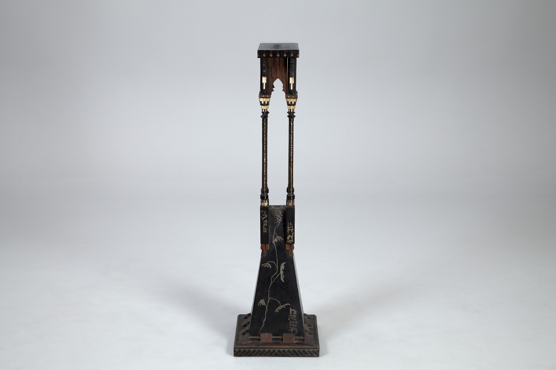 Pedestal image 2