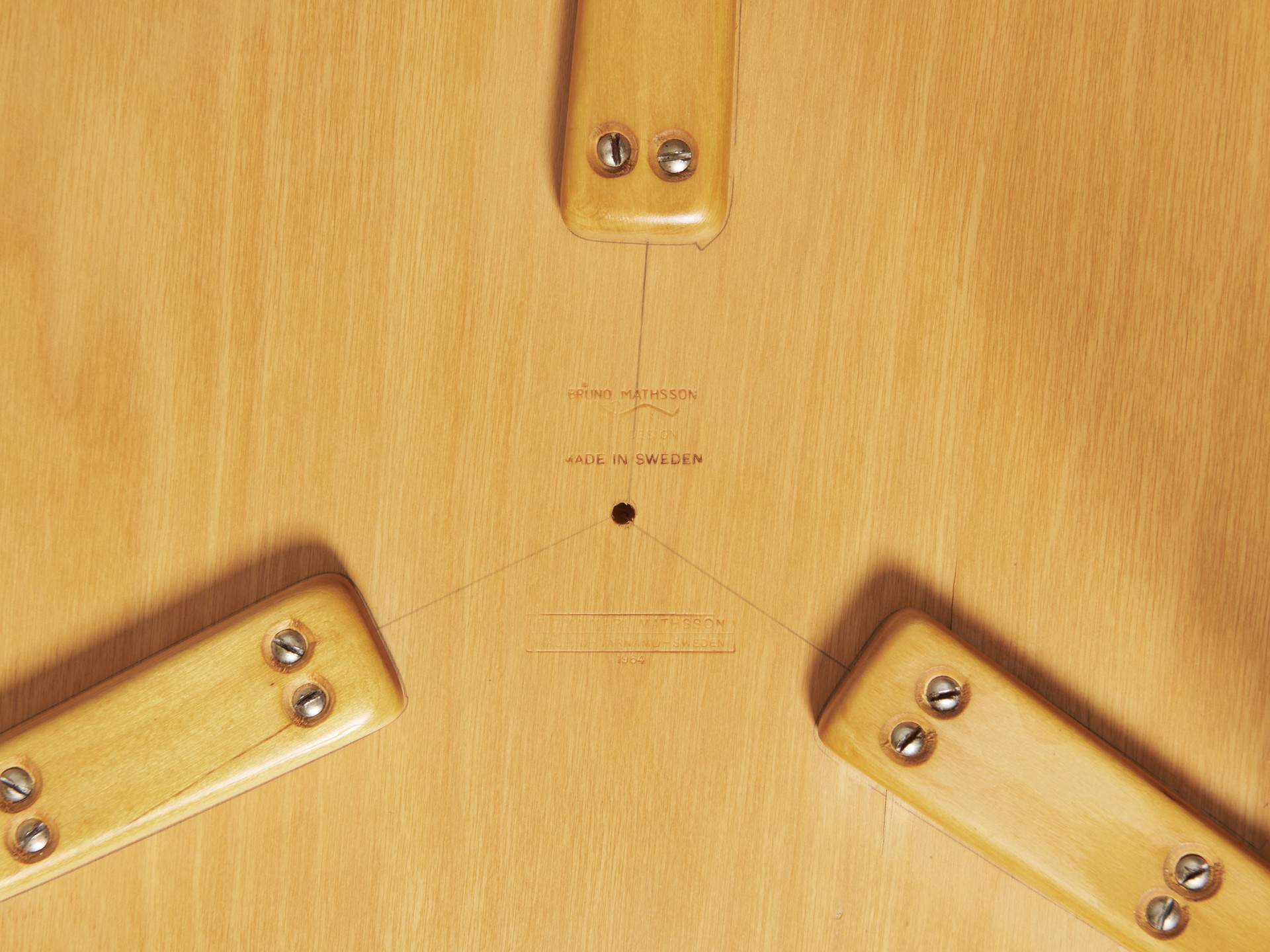 'Annika' Table image 6