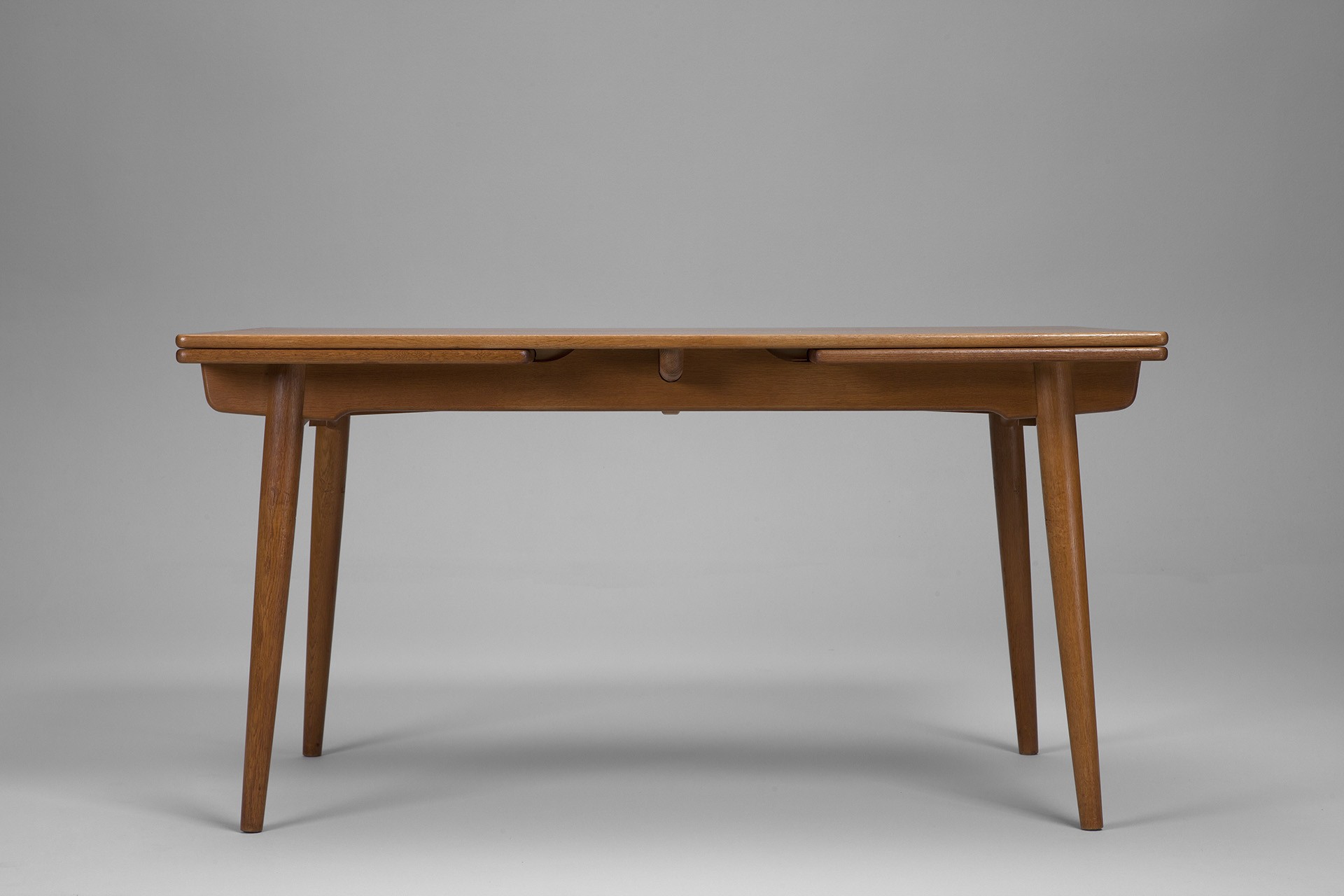 'AT 312' Dining Table image 2