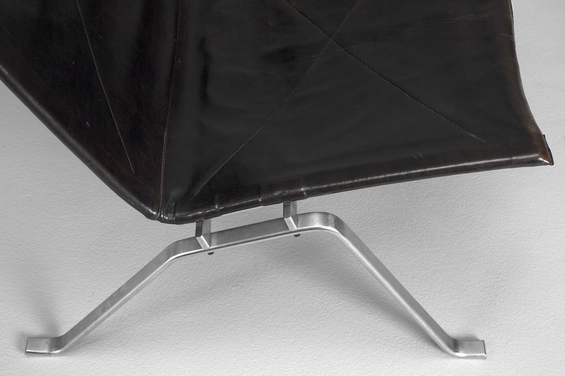 Pair of PK 22 chairs image 5