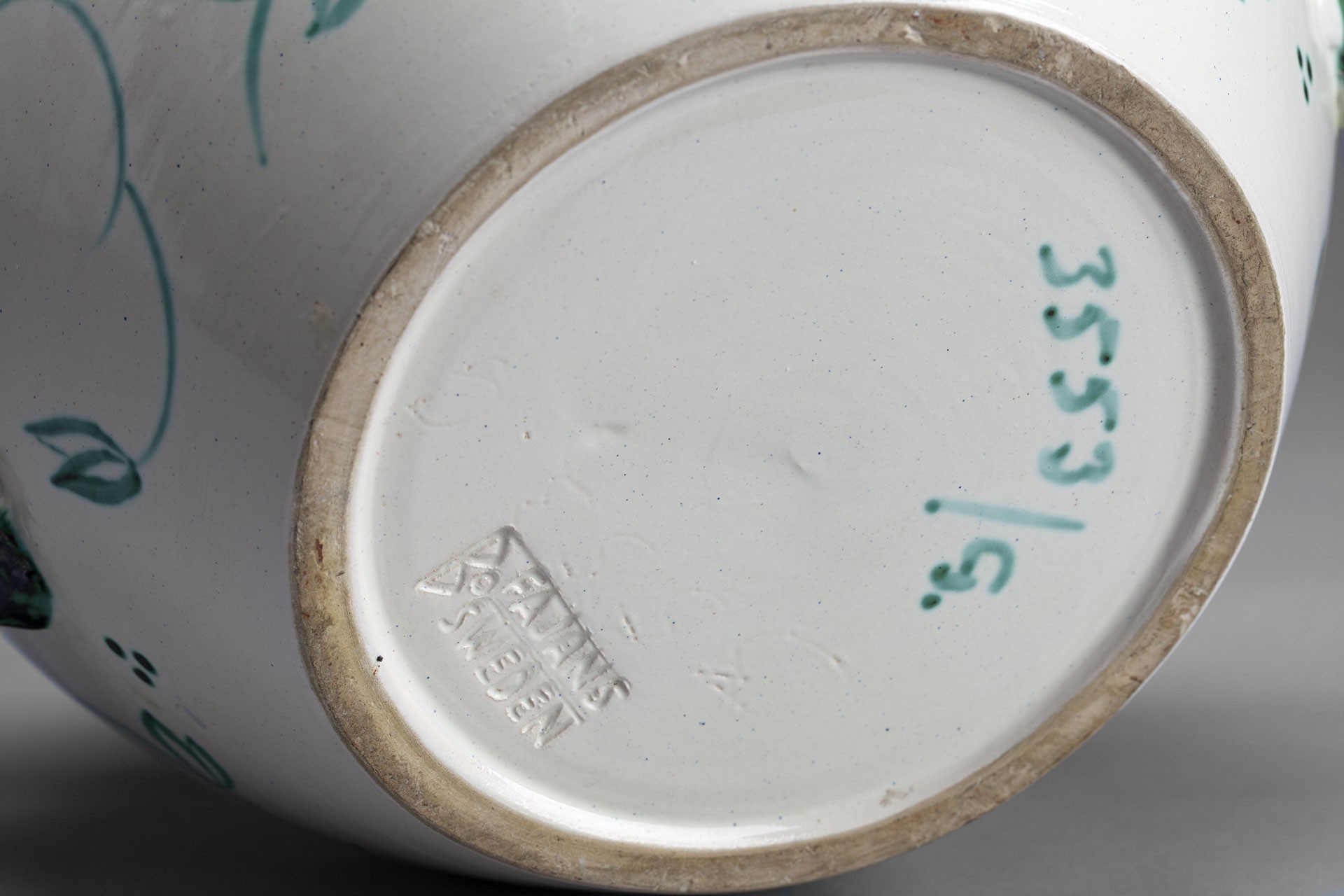 Vase image 4