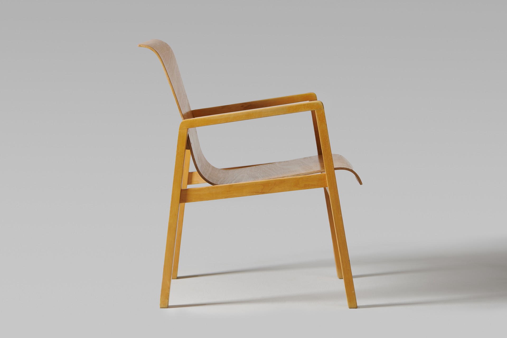 Pair of Armchairs Model no. 51 (part of 10030) image 3