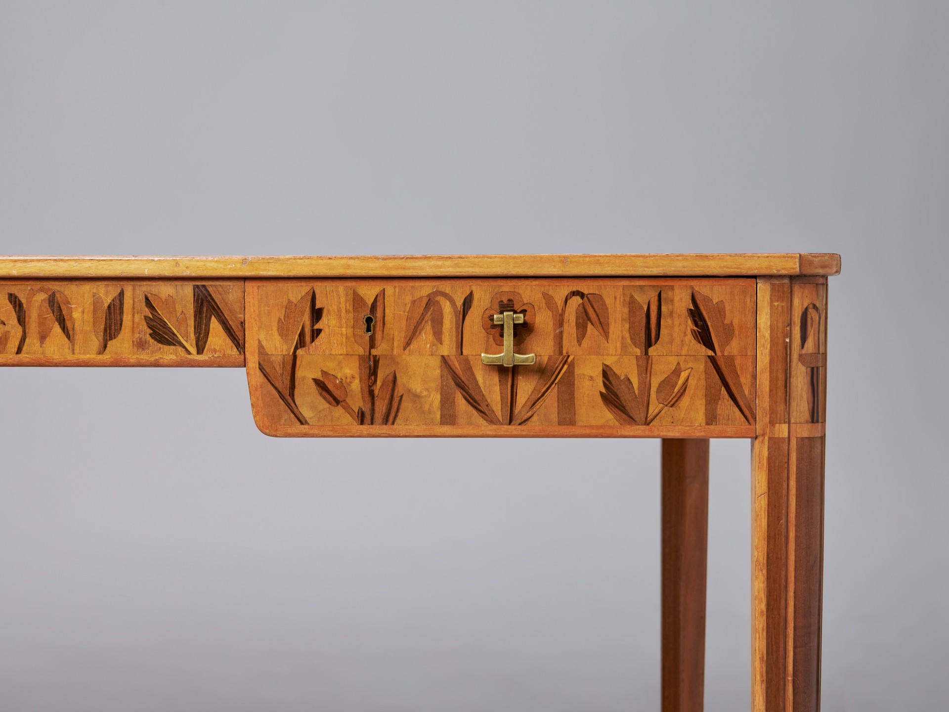 Desk image 8