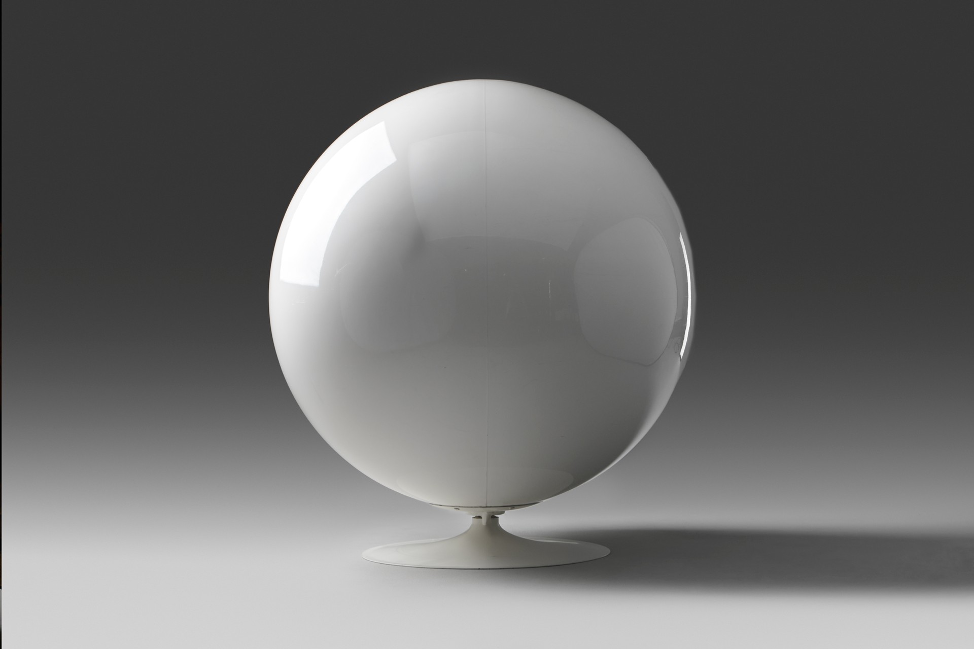 'Ball' Lounge Chair image 3