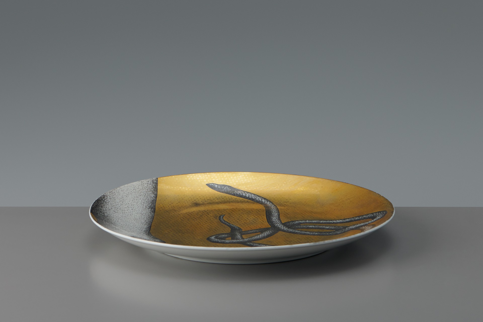 Set of 'Eva' Plates image 5