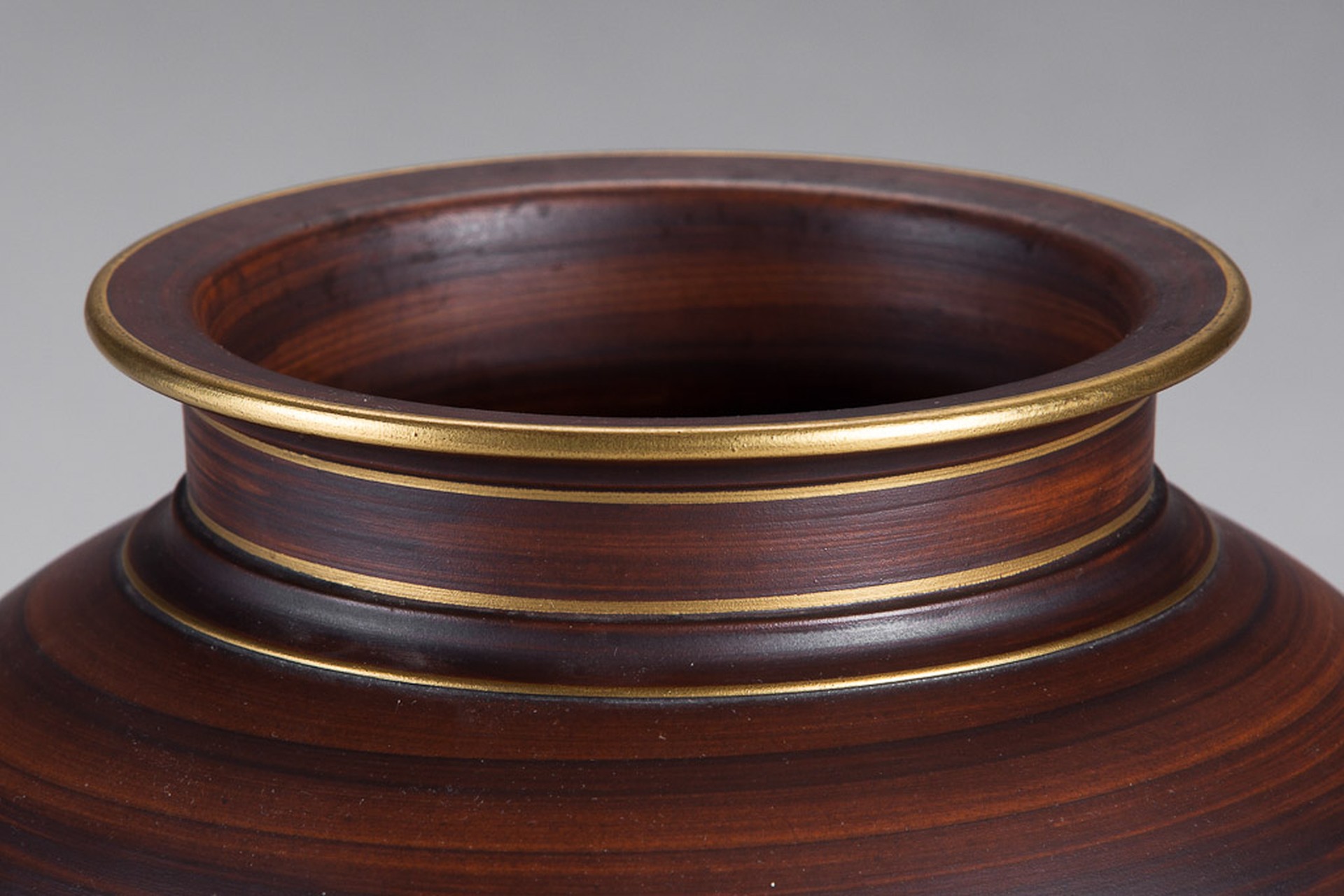 Ceramic vase image 2