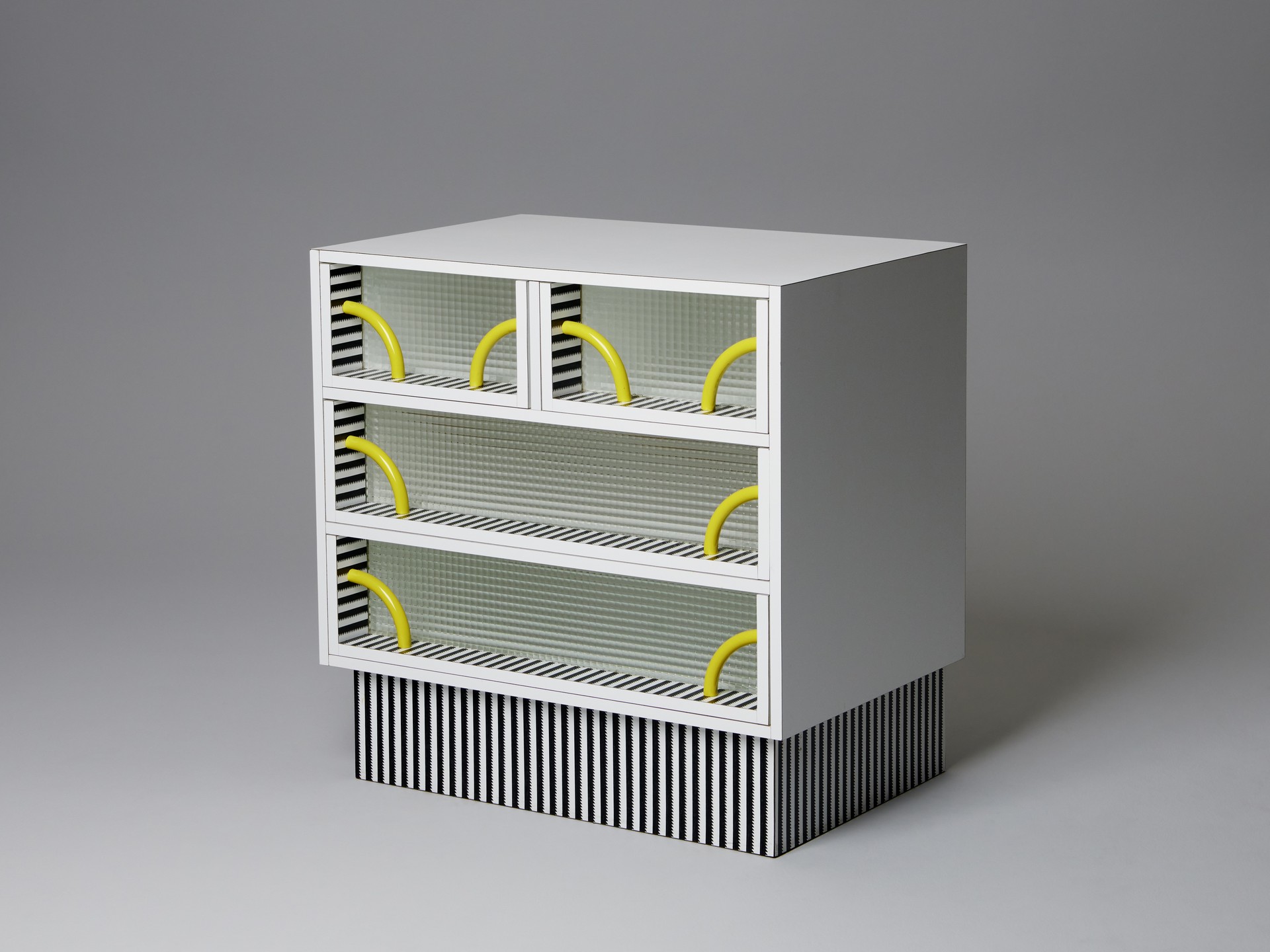 'Atlantic' Chest of Drawers image 2