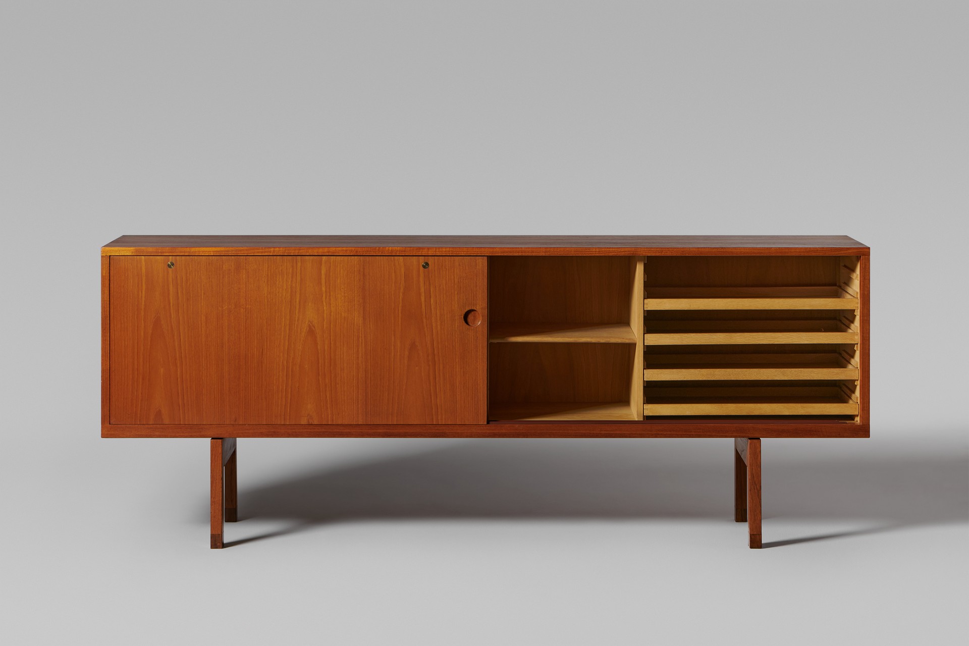 Sideboard image 6