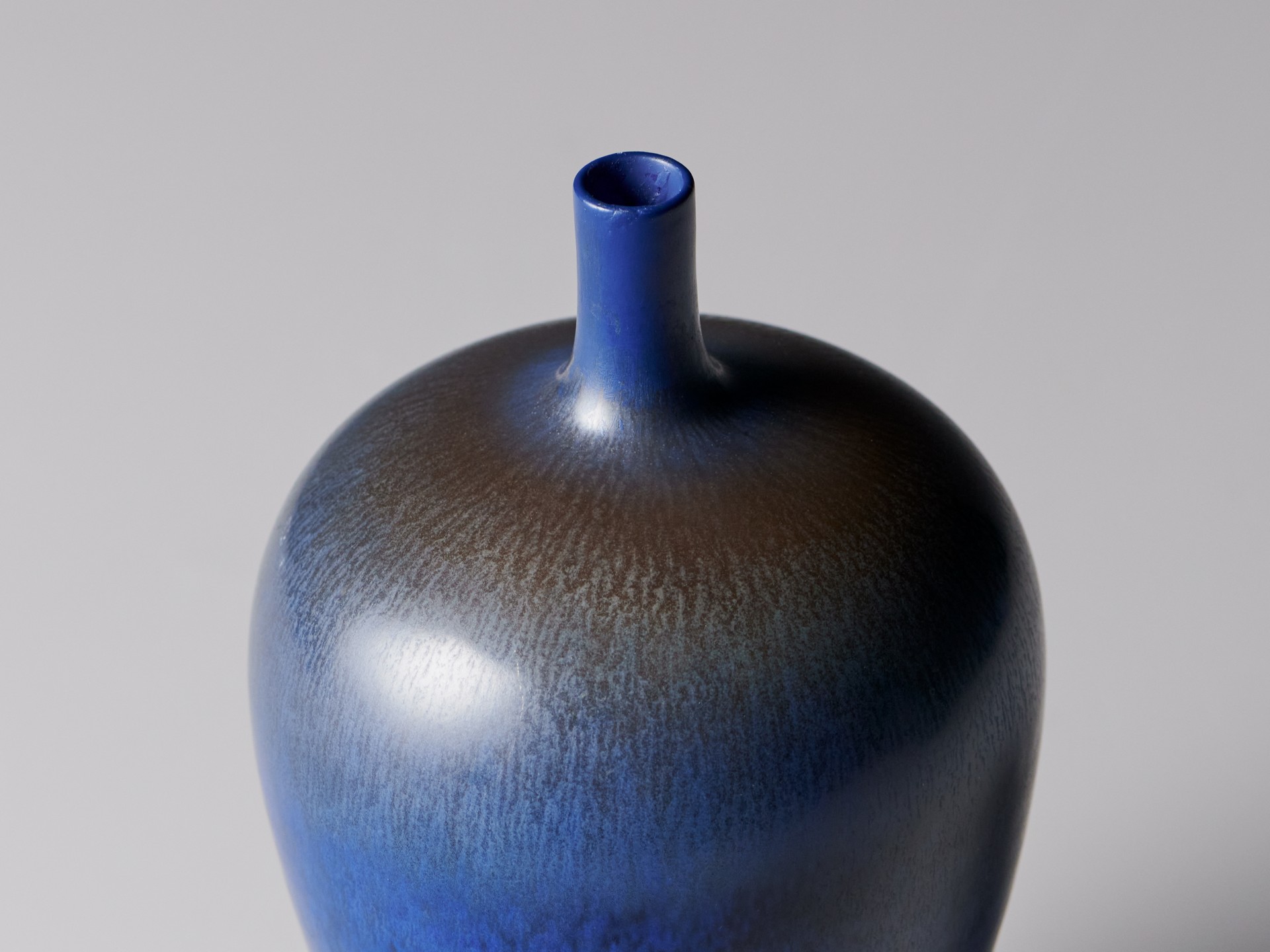 Set of Three Vases image 8