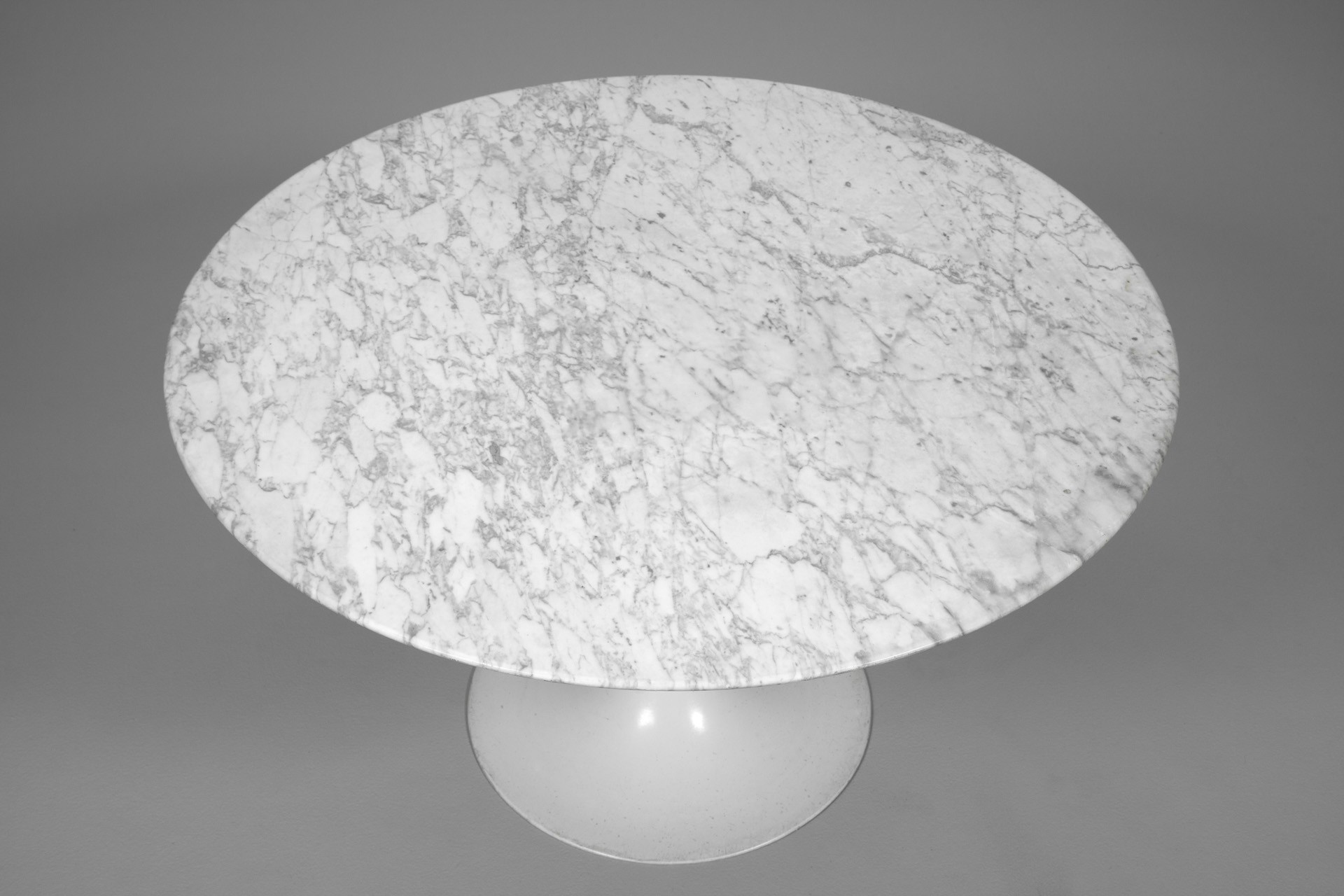 Tulip Table image 3