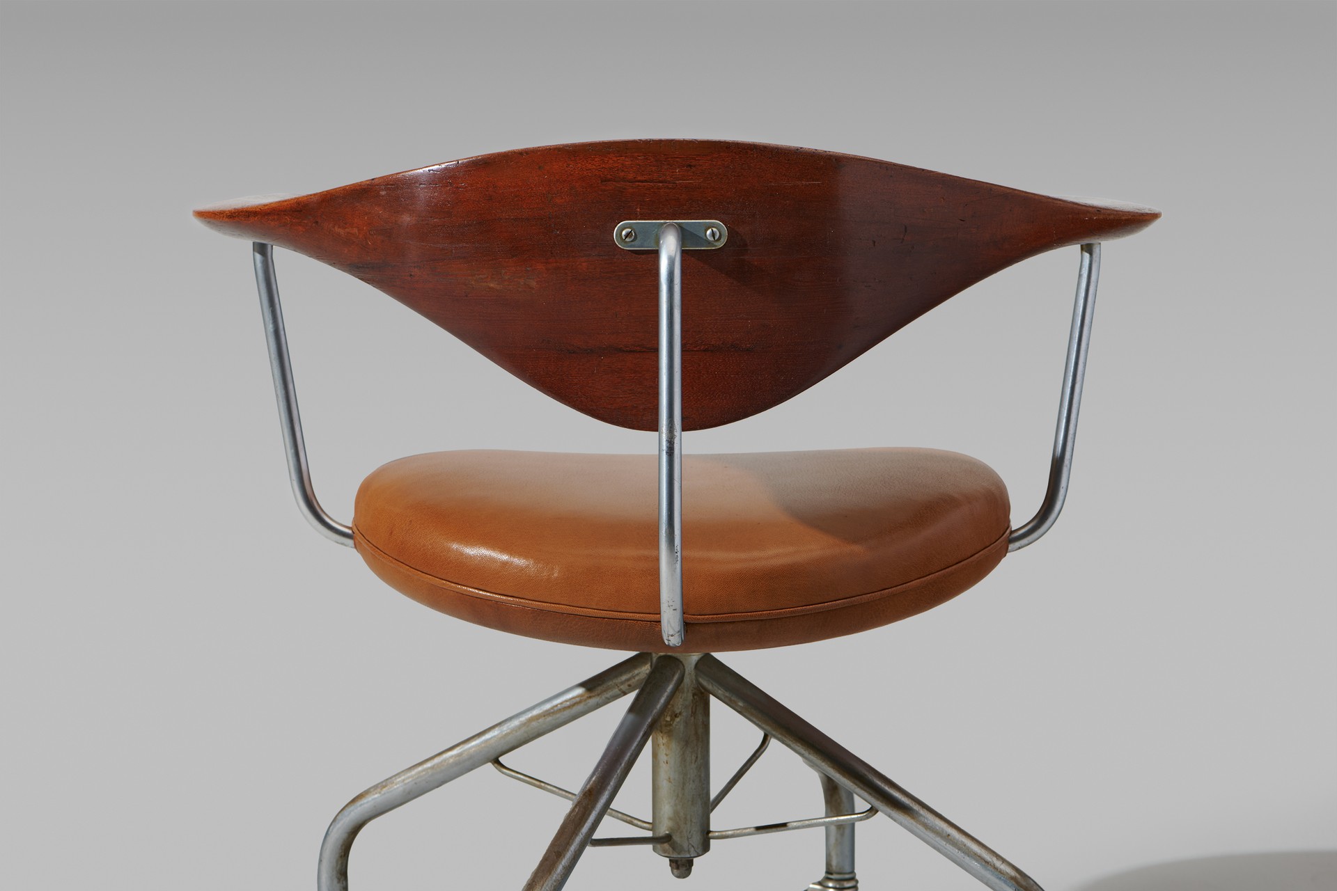 Early Swivel Chair image 4