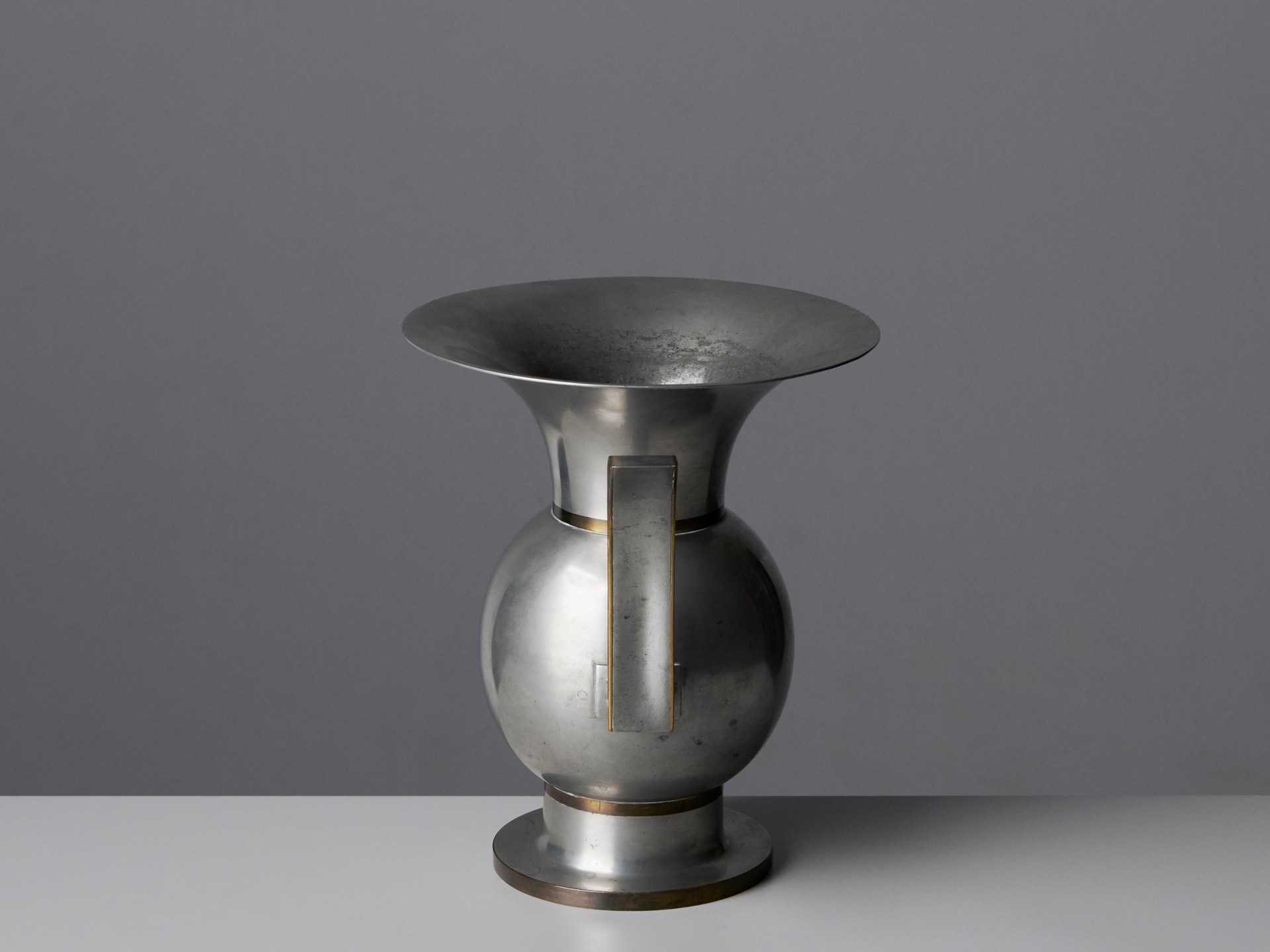 Vase image 3