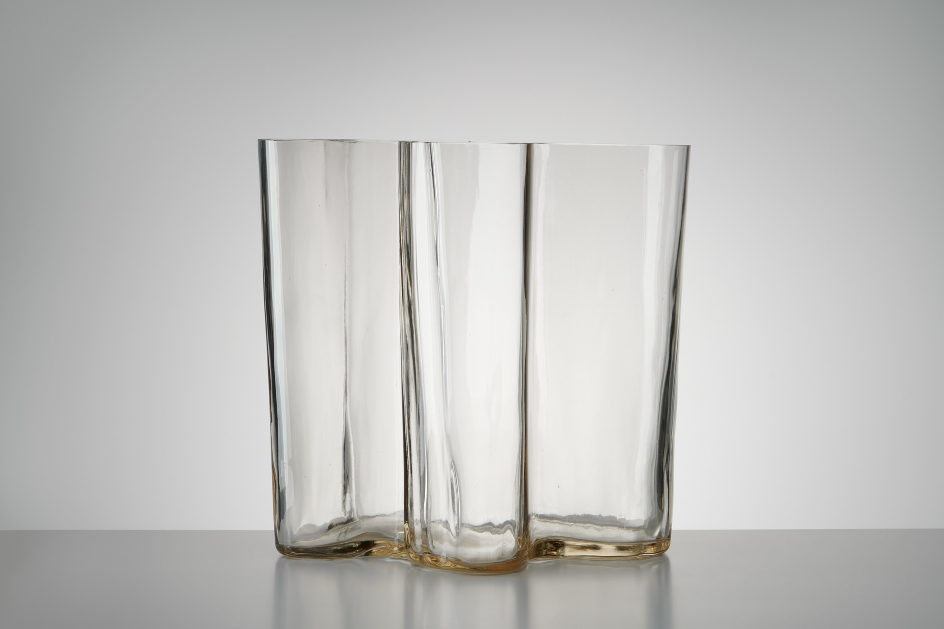 Vase Model no. 3031 image 2