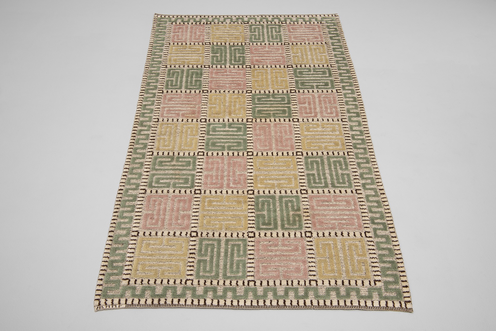 Relief Woven 'Ursula' Carpet image 2