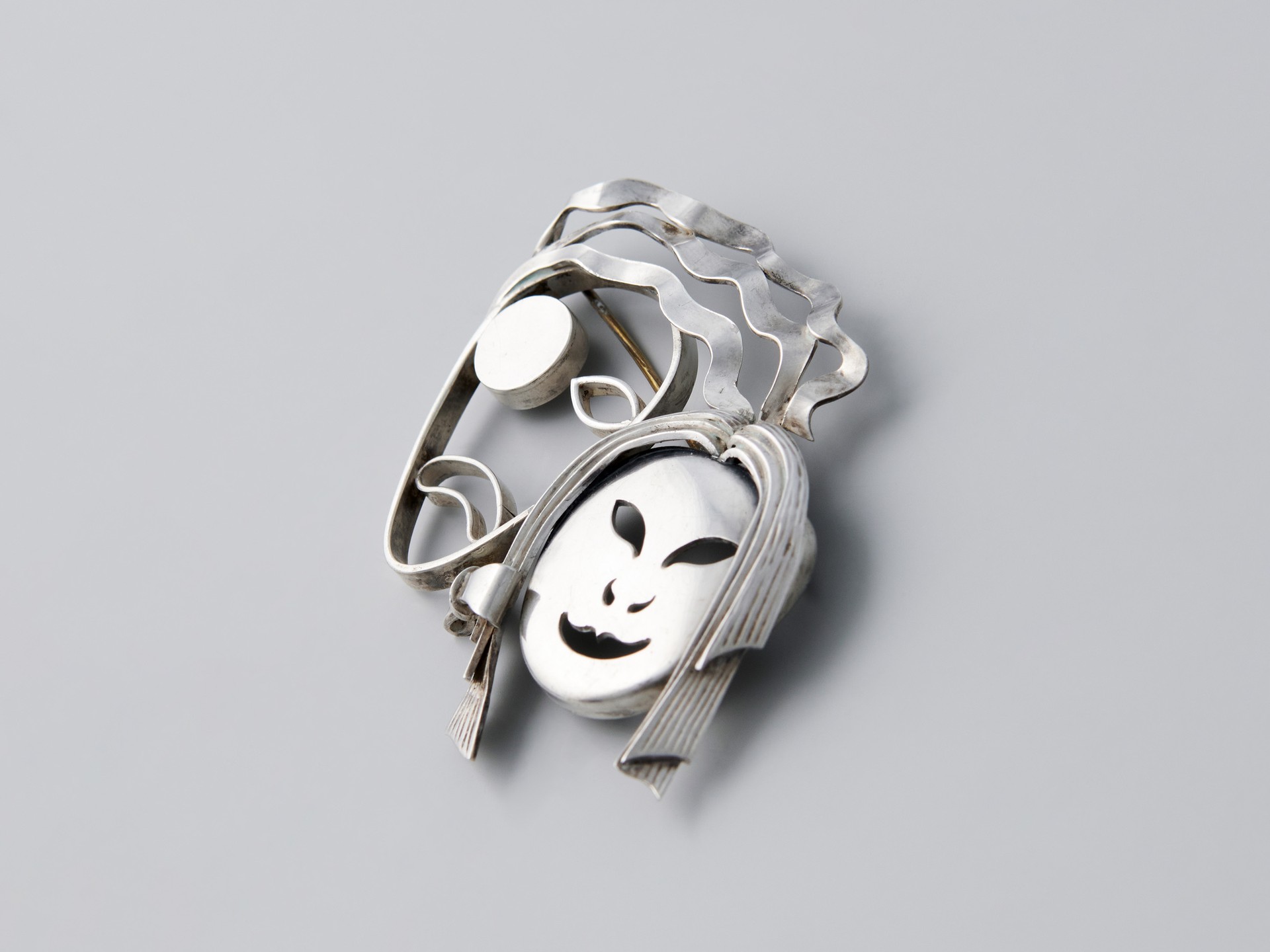 Brooch image 2