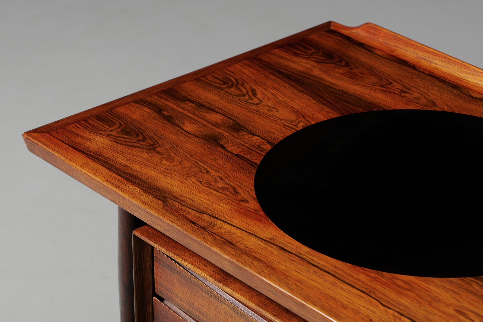 Sideboard image 5