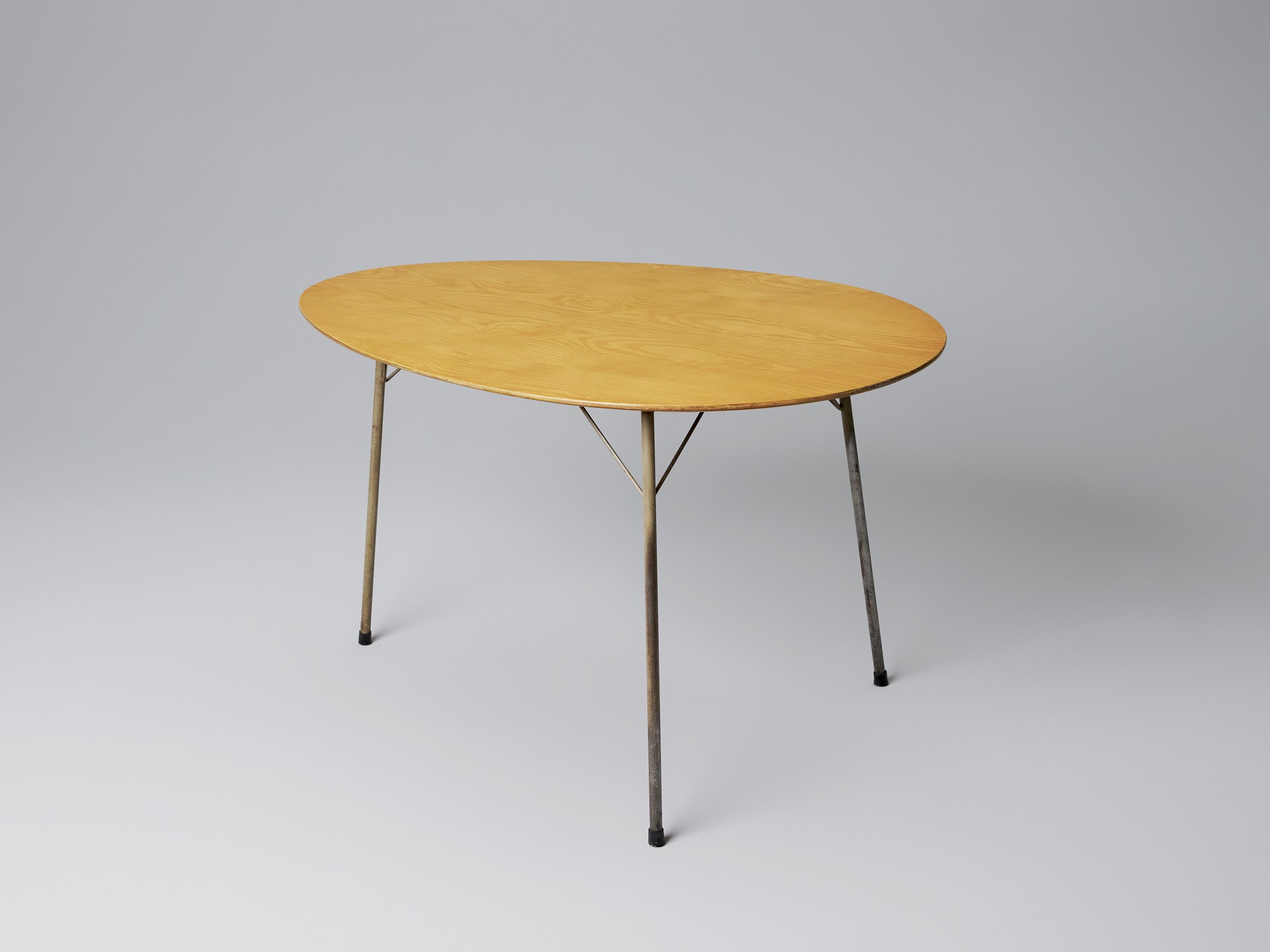 'Egg' Table image 4