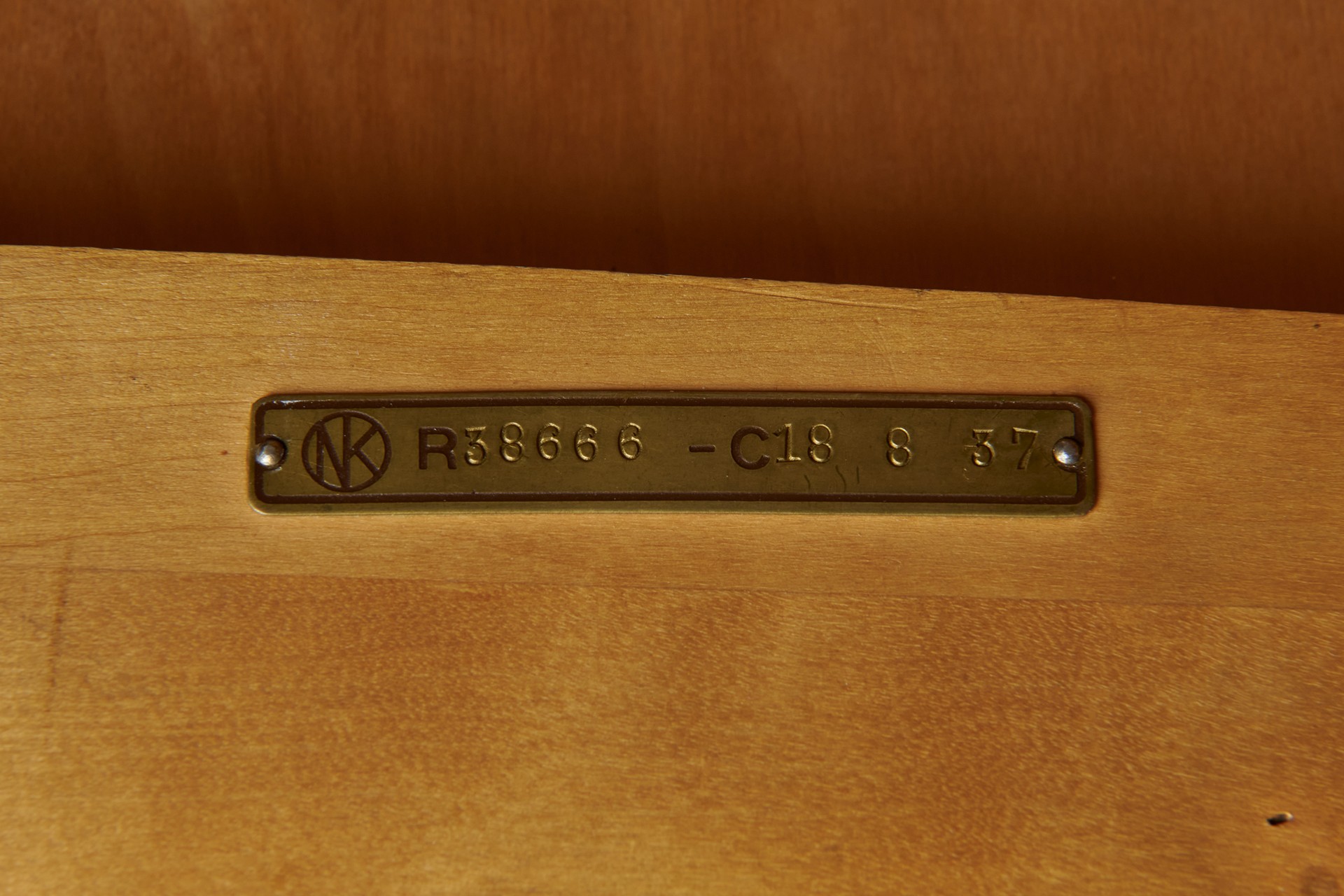 'Birka' desk image 8