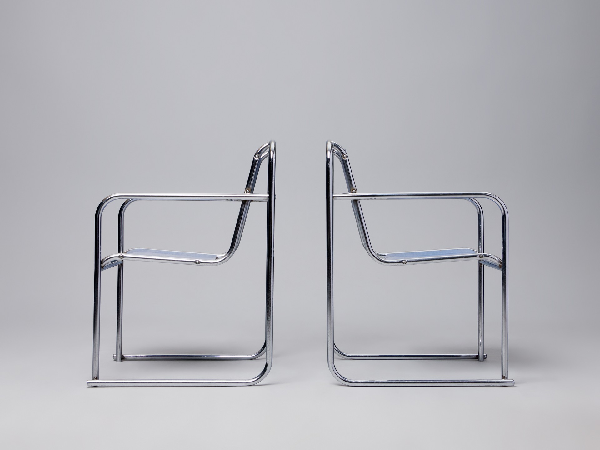 Pair of 'RP-7' Stacking Chairs image 5