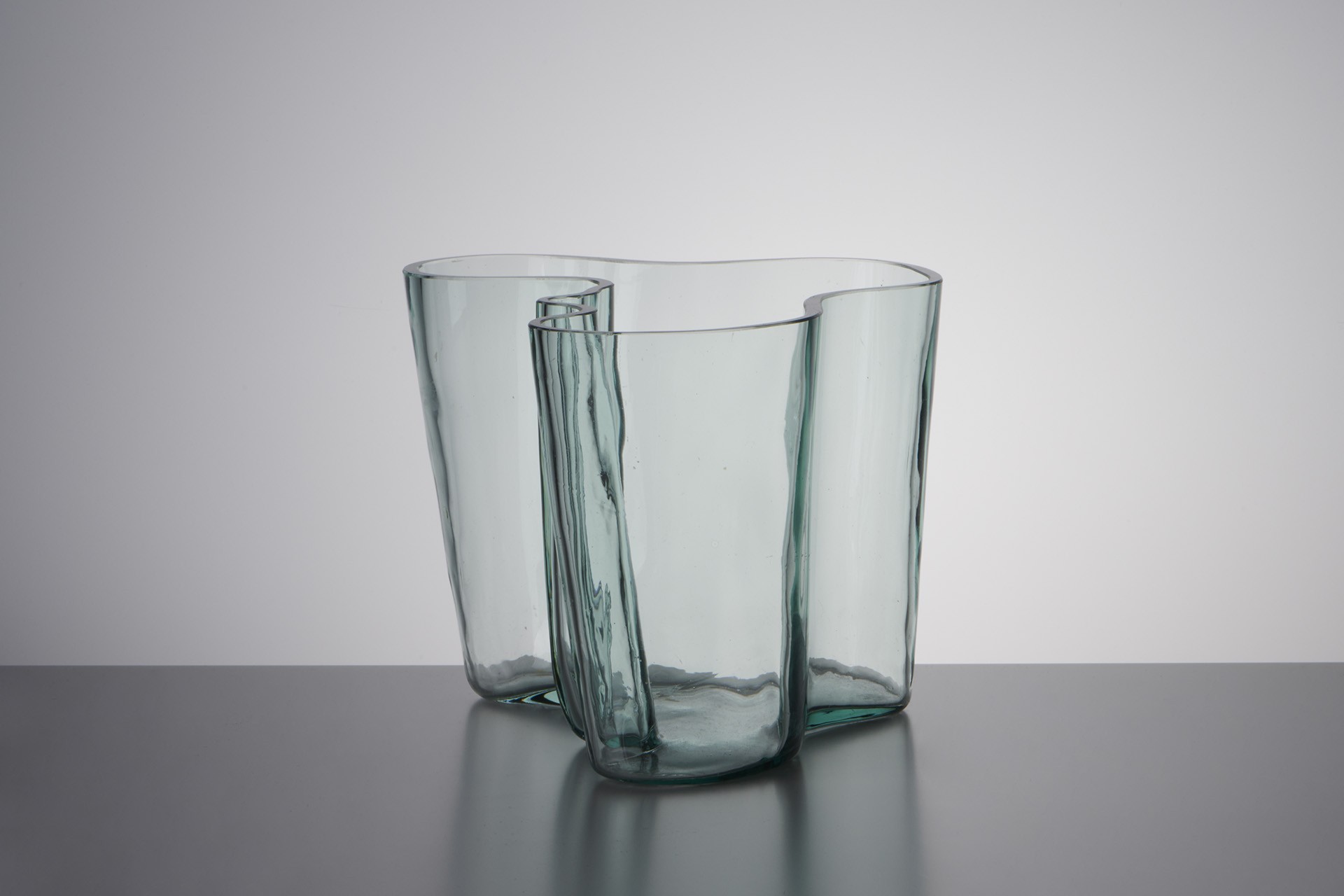 Rare 'Savoy' Vase, Model no. 9750 image 2