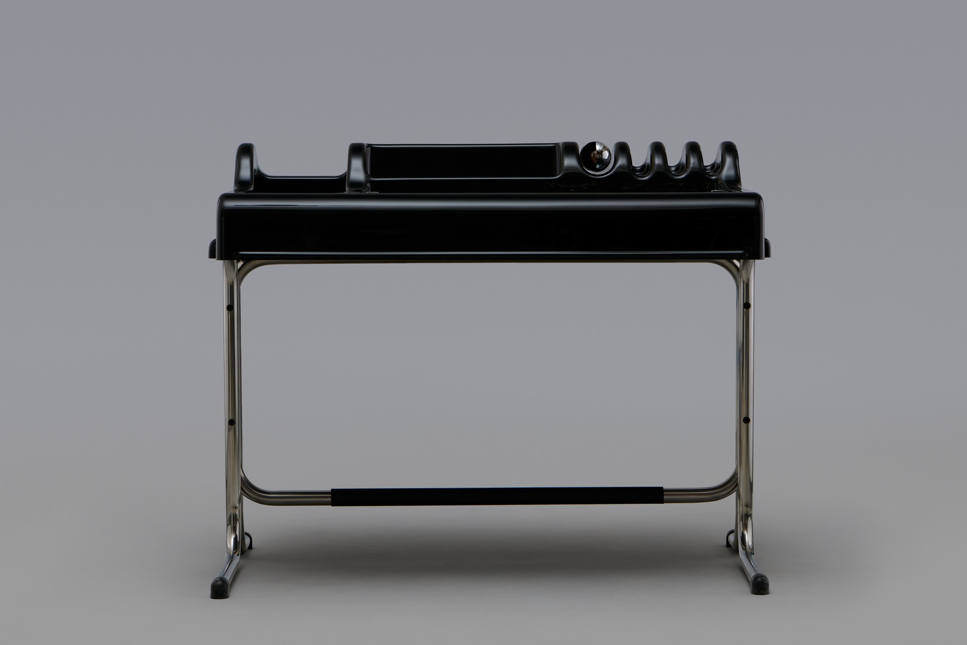 Pair of "Orix" Desks image 3