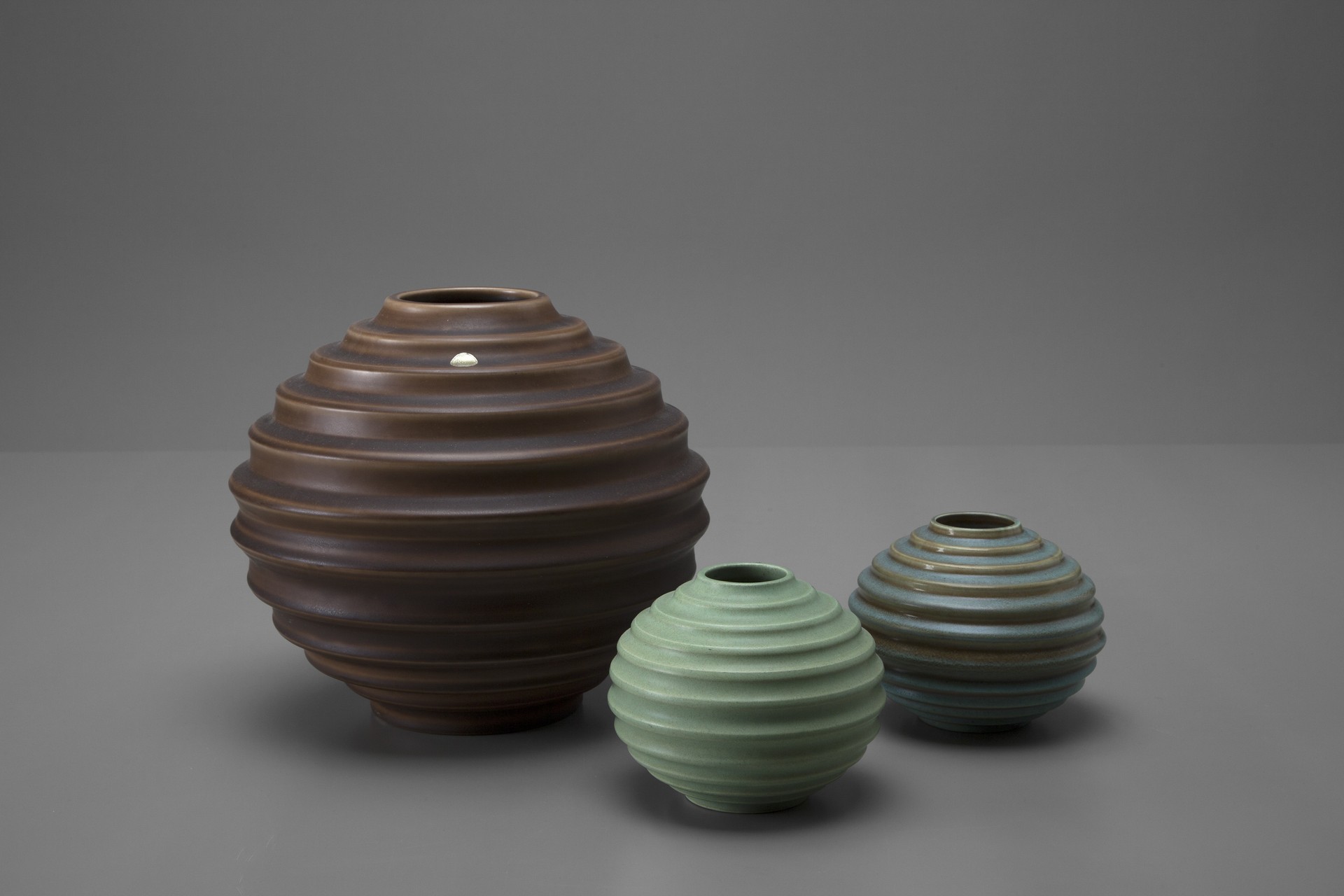 Three Vases image 2