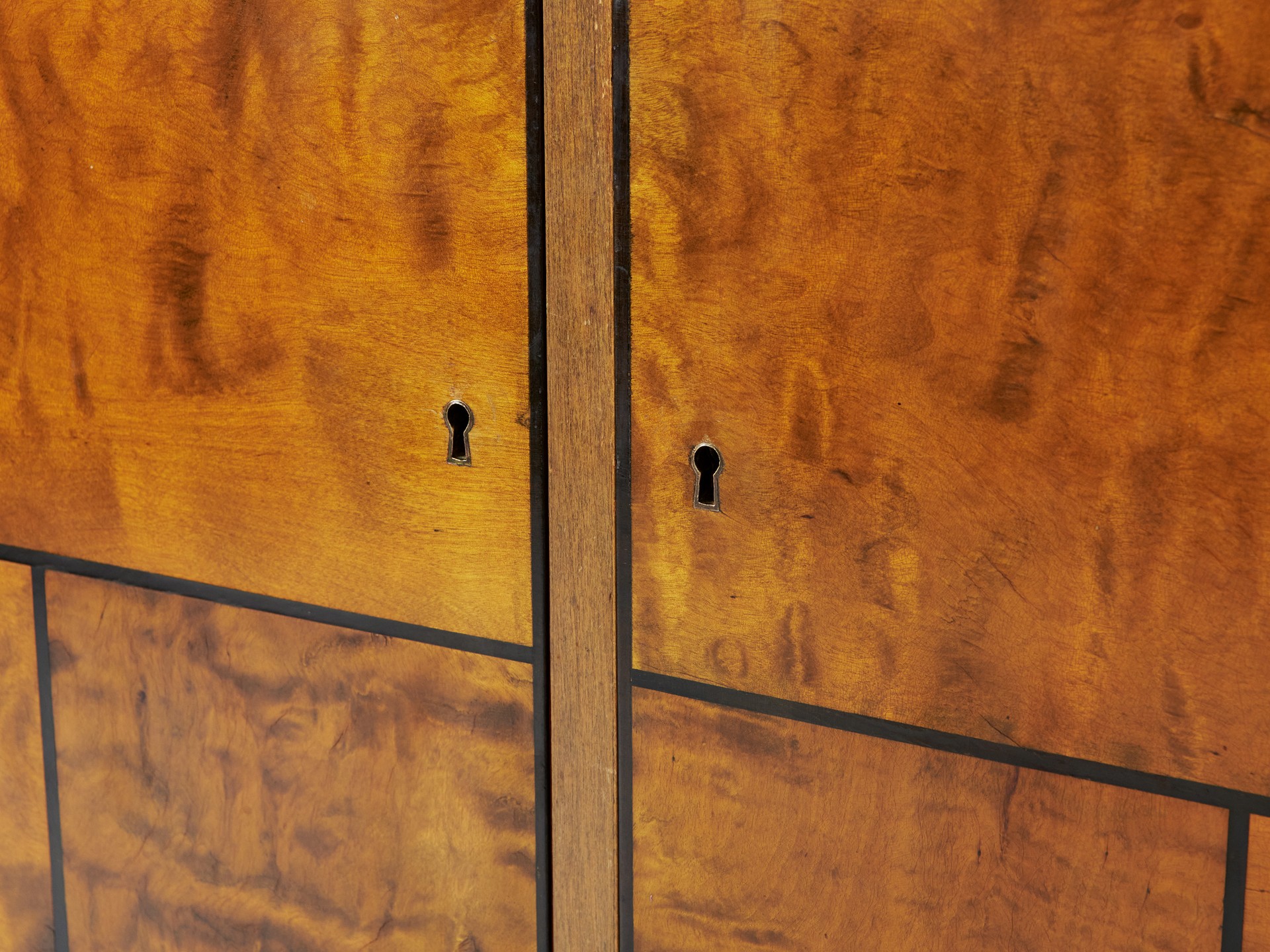 Swedish Grace Cabinet image 8