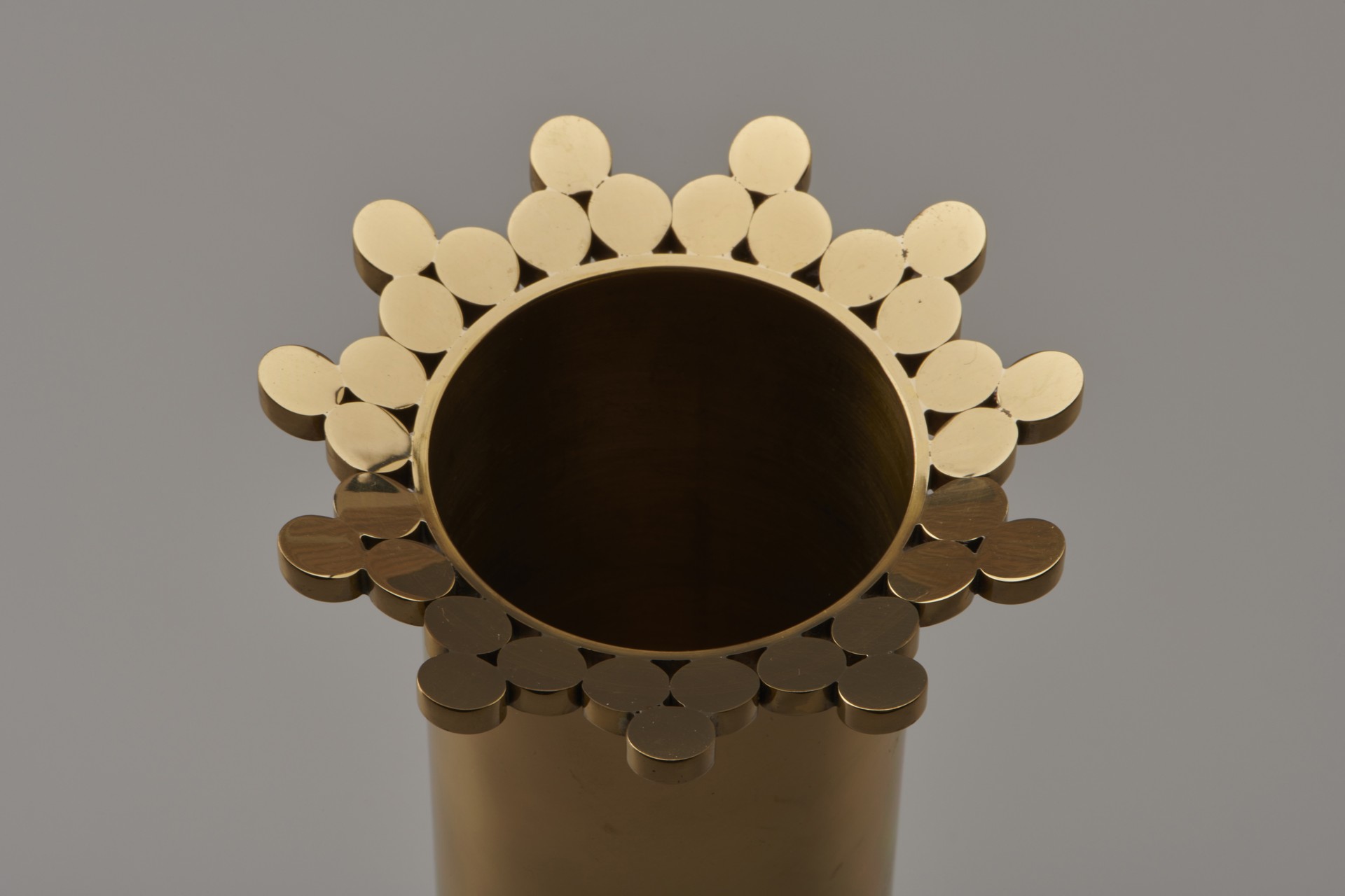 Three Vases image 3