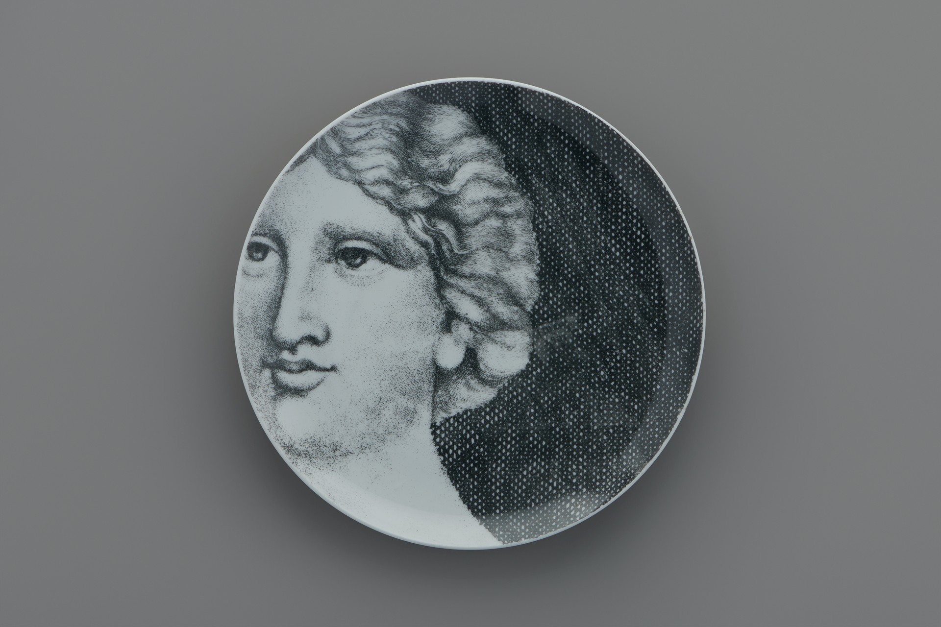 Set of 'Eva' Plates image 2
