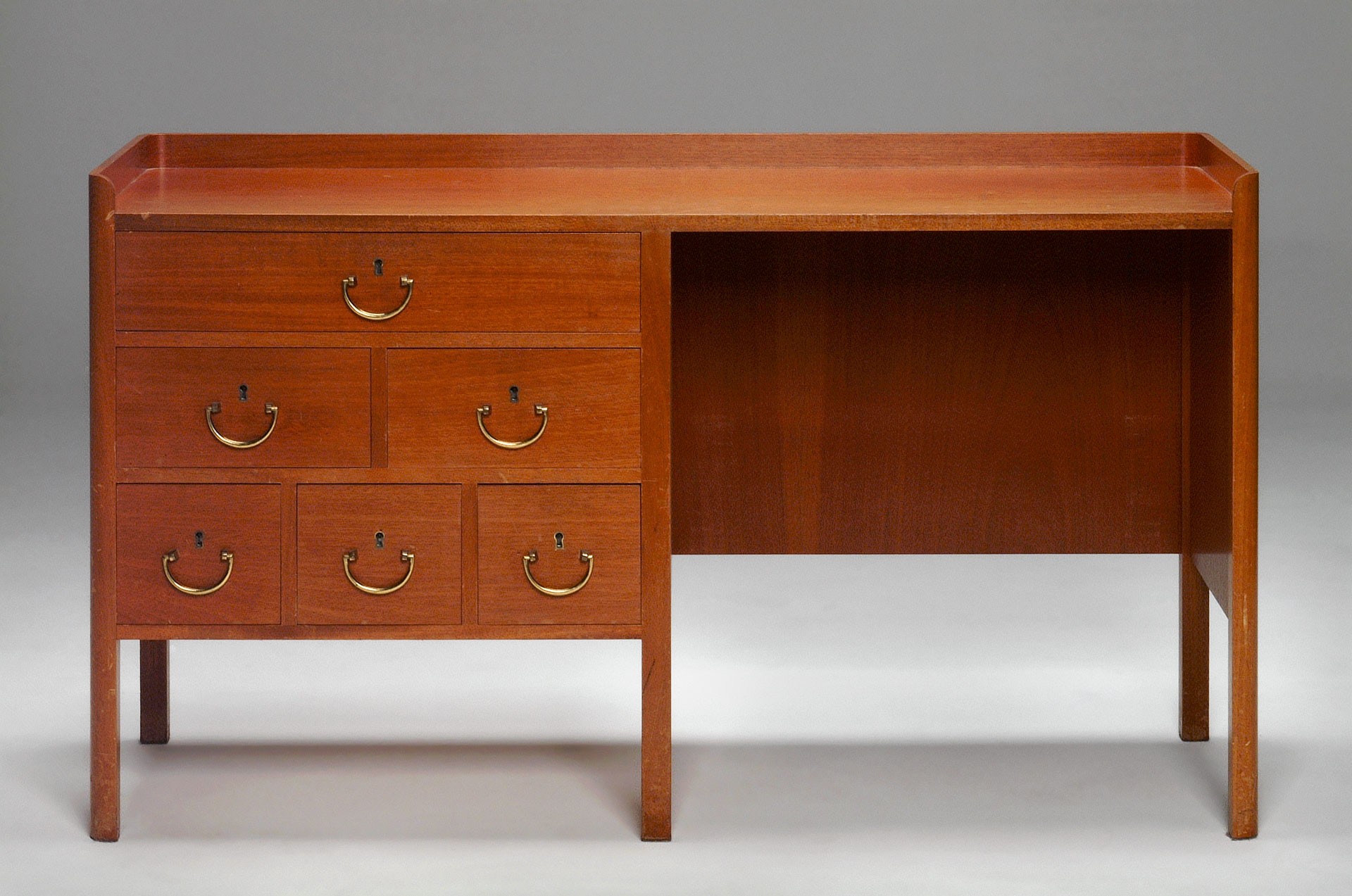 Dressing Table image 3