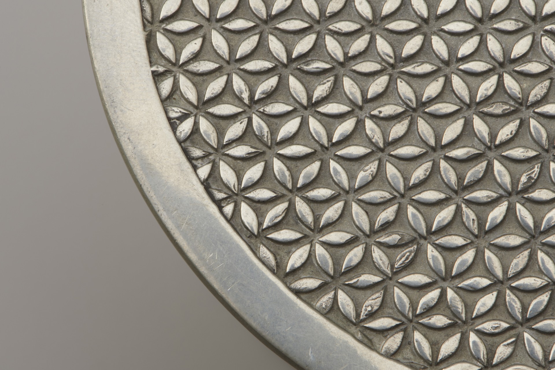 Lidded pewter jar image 4