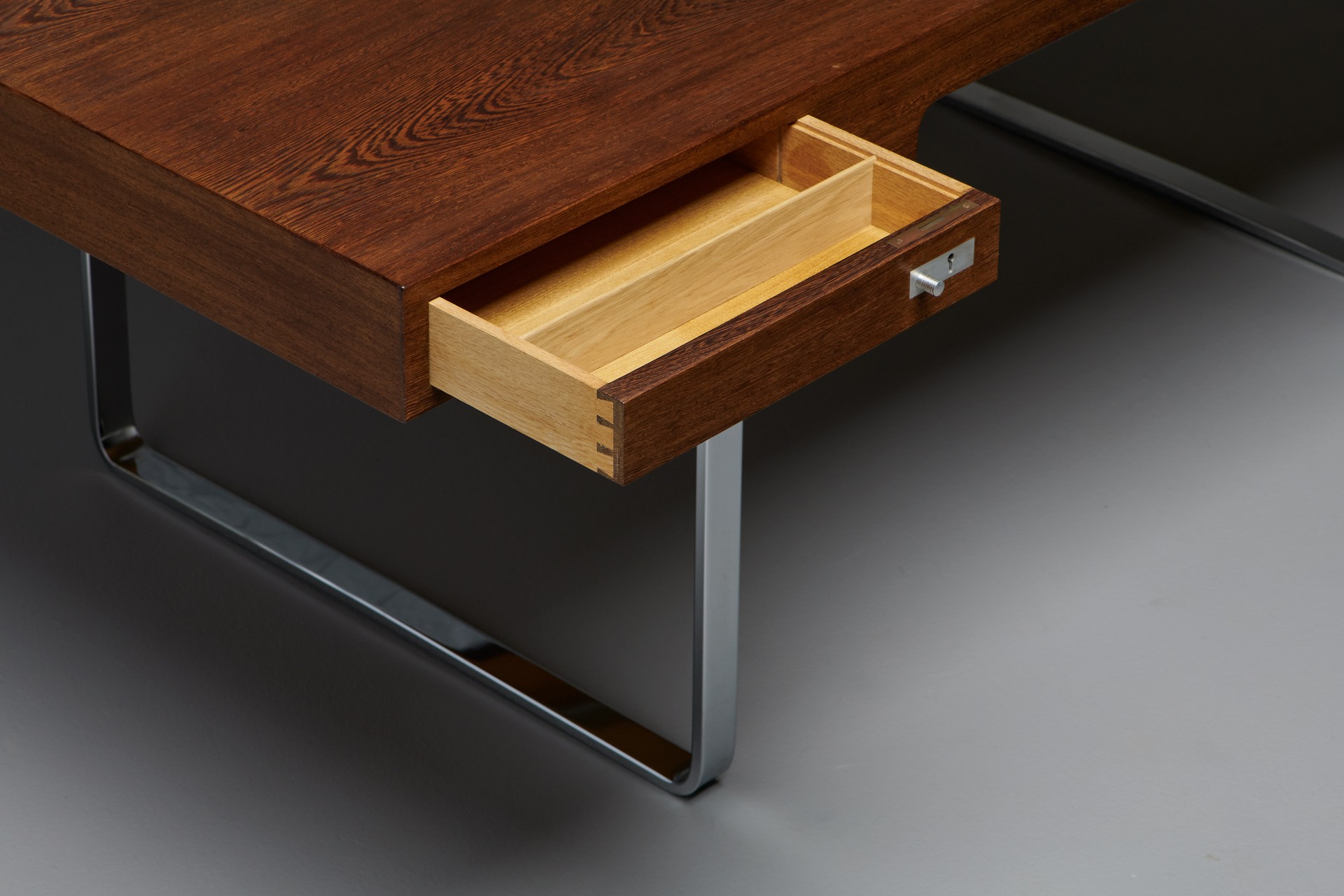 Desk, Model no. JH 810 image 6