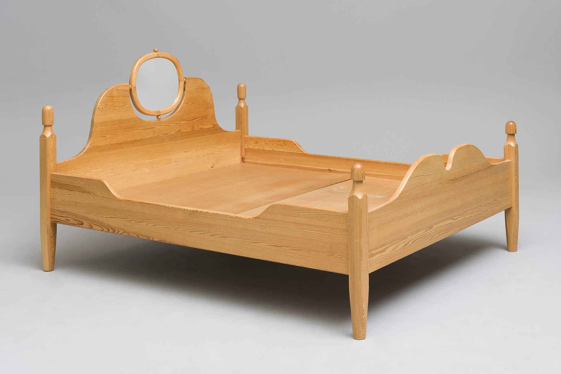 Bed with Adjustable Mirror