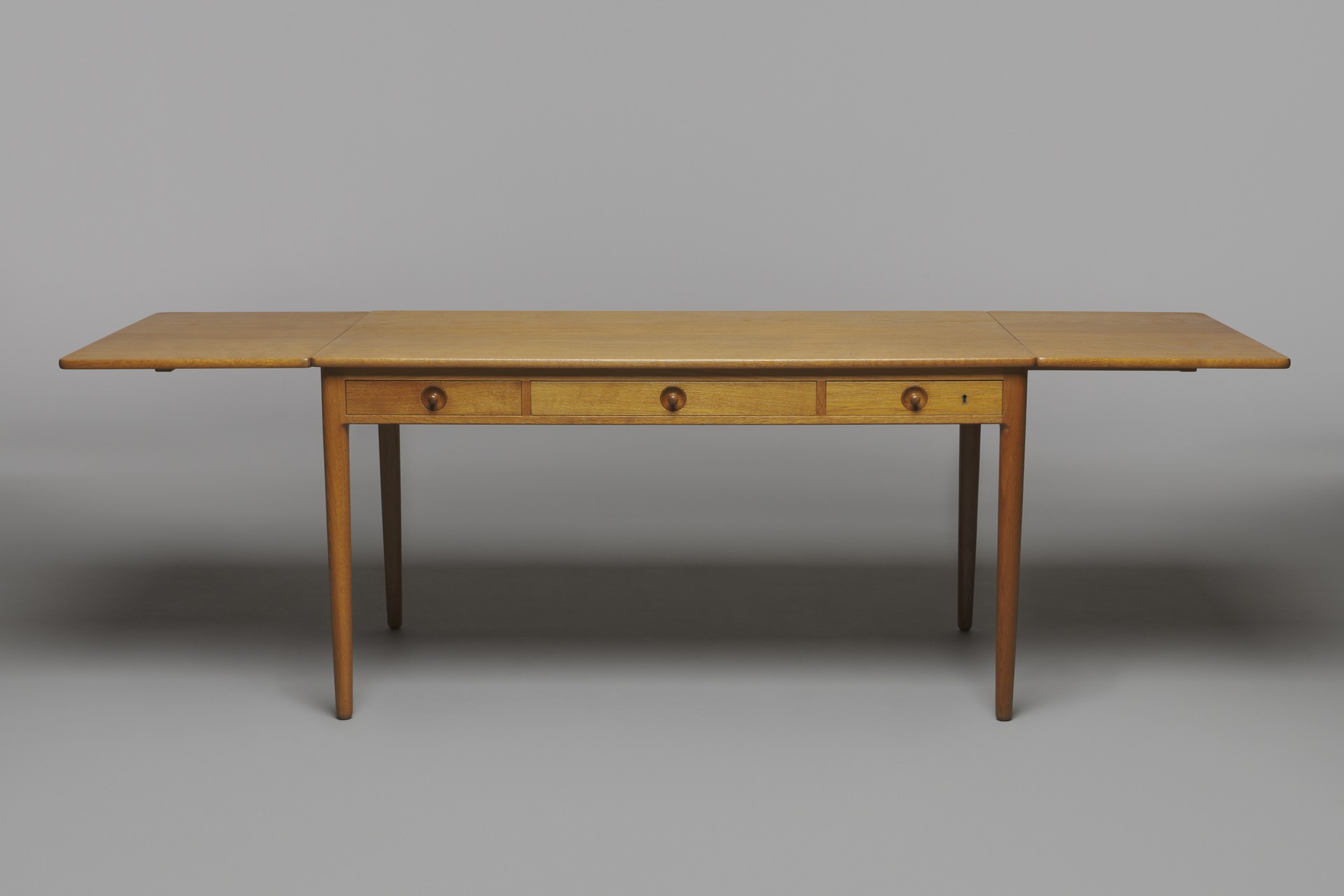 Desk, Model no. AT 305 image 5
