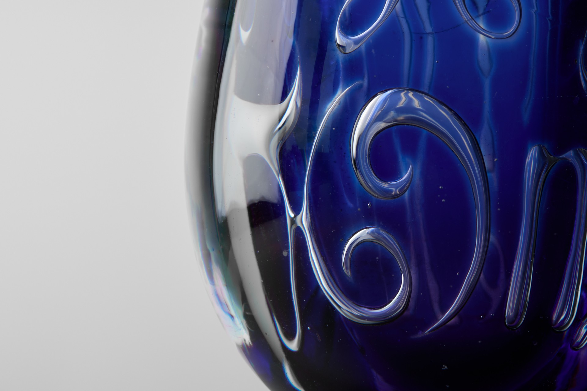 Early 'Ariel' Vase image 4