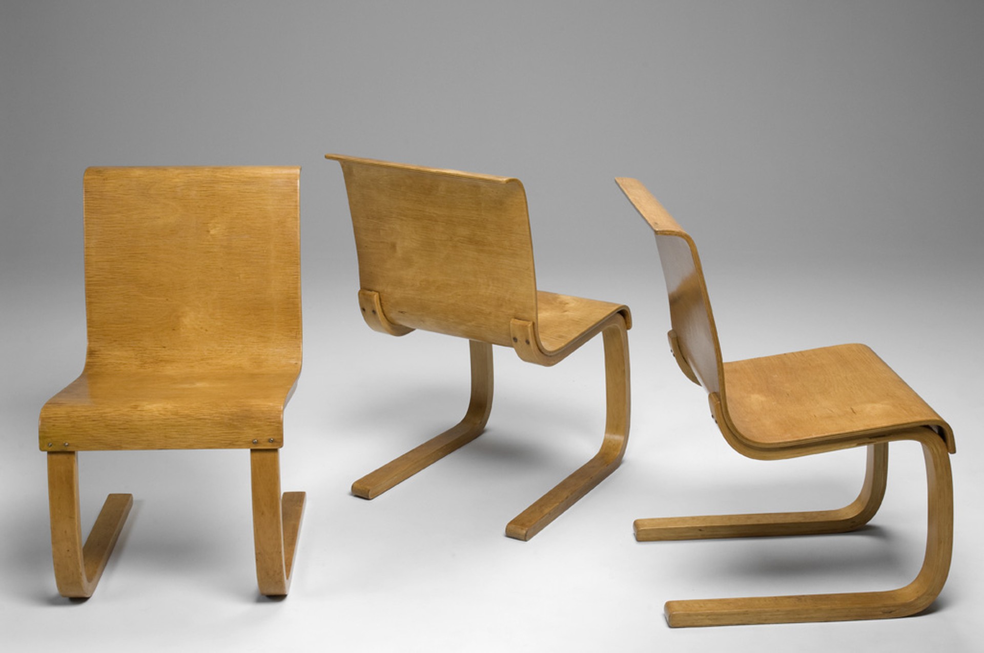 Set of five No. 21 Cantilever Chairs image 2